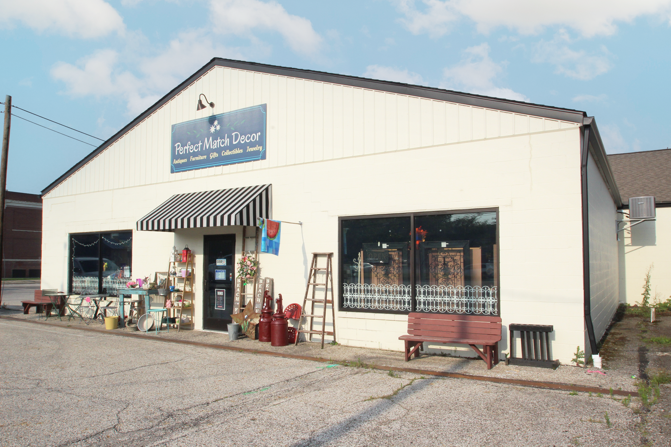Completely Renovated Two-Unit Retail Building in Downtown Wadsworth, 129 Broad Street, Wadsworth, OH 44281