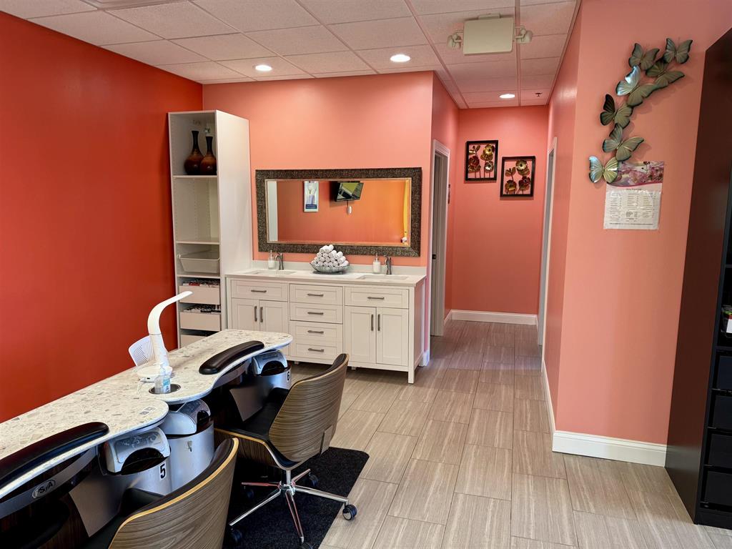 Westside Commercial Condo, 8201 Mayo Drive, Madison, WI 53719