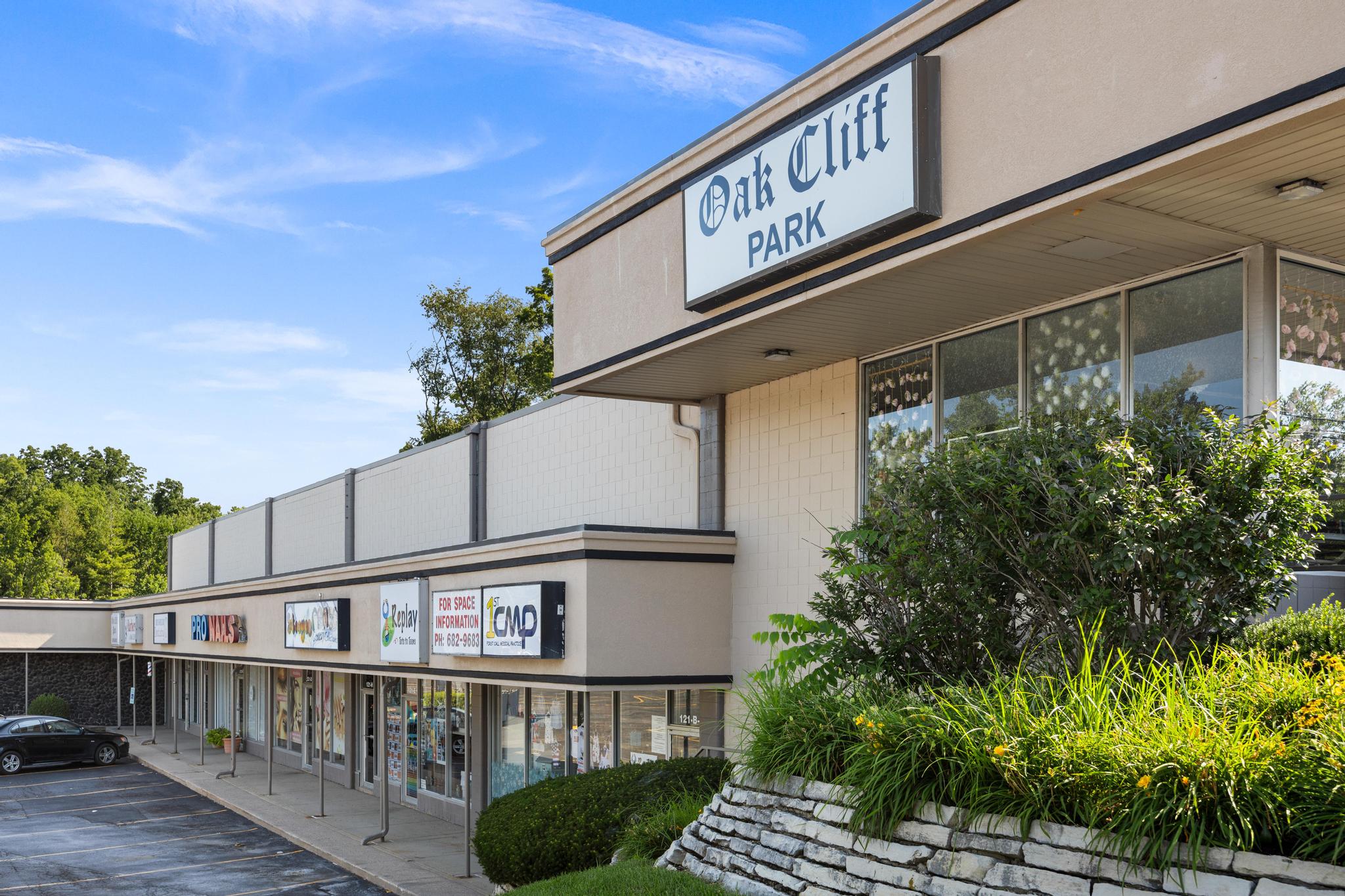 Oak Cliff Park - 21 Unit Shopping Center, 4410 N Knoxville Ave, Peoria, IL 61614