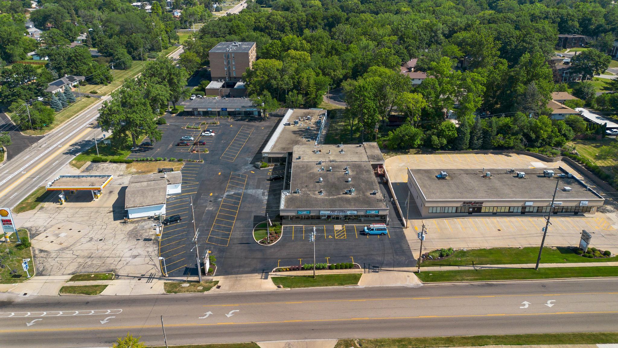 Oak Cliff Park - 21 Unit Shopping Center, 4410 N Knoxville Ave, Peoria, IL 61614