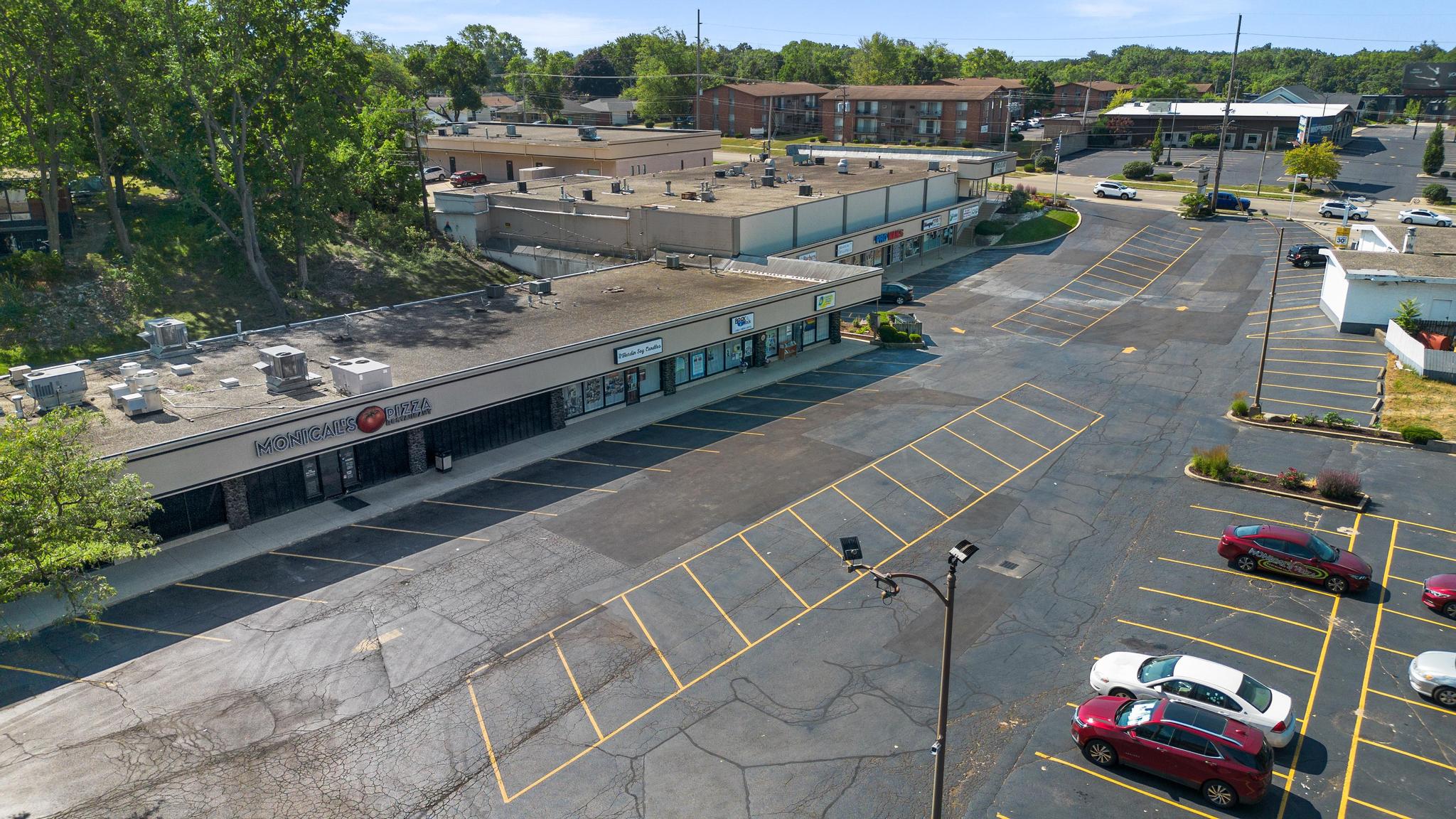 Oak Cliff Park - 21 Unit Shopping Center, 4410 N Knoxville Ave, Peoria, IL 61614