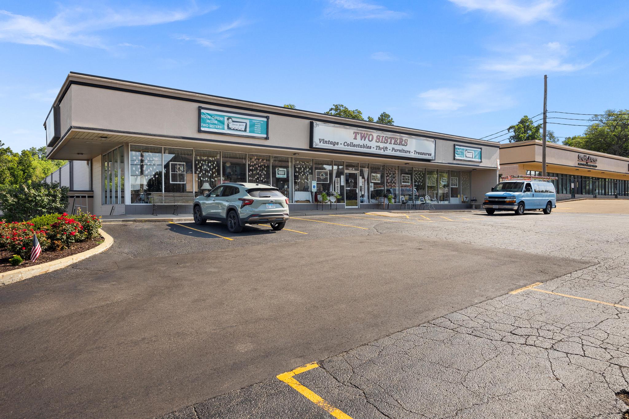 Oak Cliff Park - 21 Unit Shopping Center, 4410 N Knoxville Ave, Peoria, IL 61614