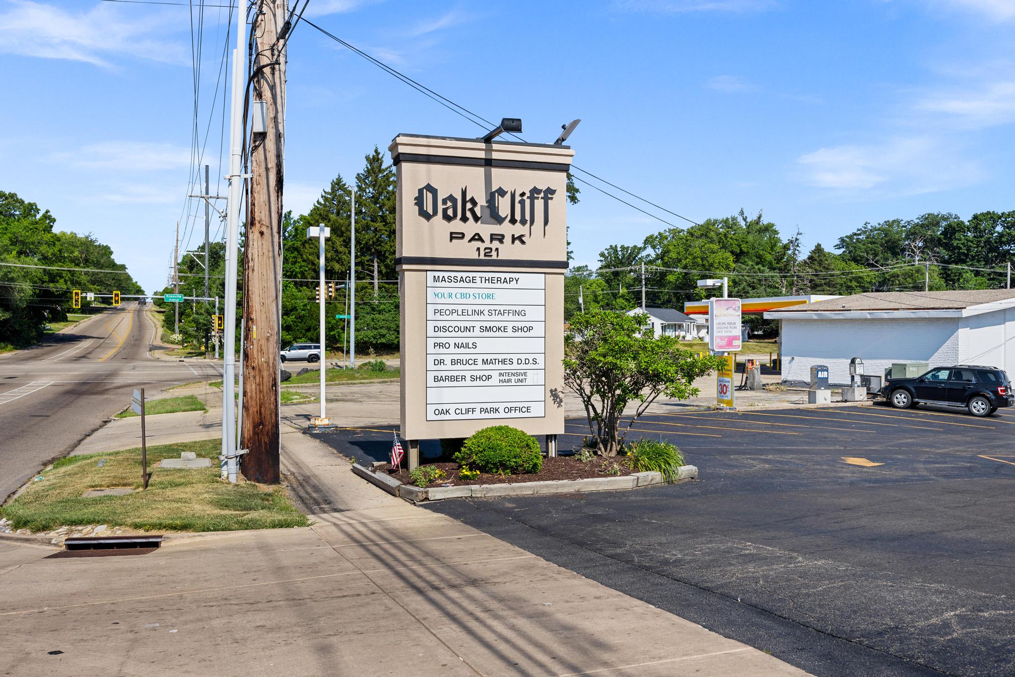 Oak Cliff Park - 21 Unit Shopping Center, 4410 N Knoxville Ave, Peoria, IL 61614