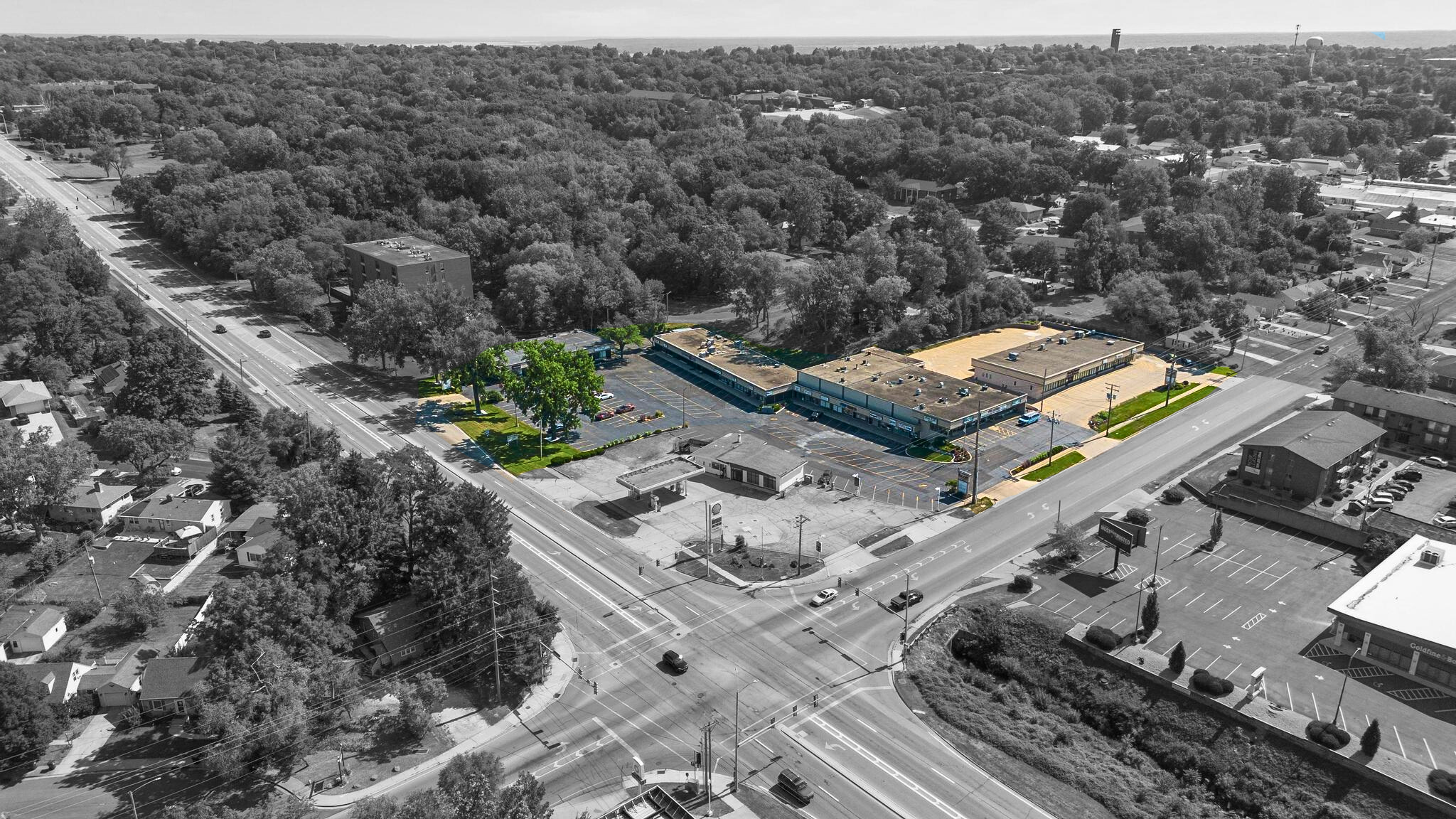 Oak Cliff Park - 21 Unit Shopping Center, 4410 N Knoxville Ave, Peoria, IL 61614