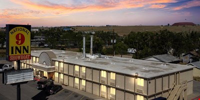 Showboat Inn - 100 West F Street