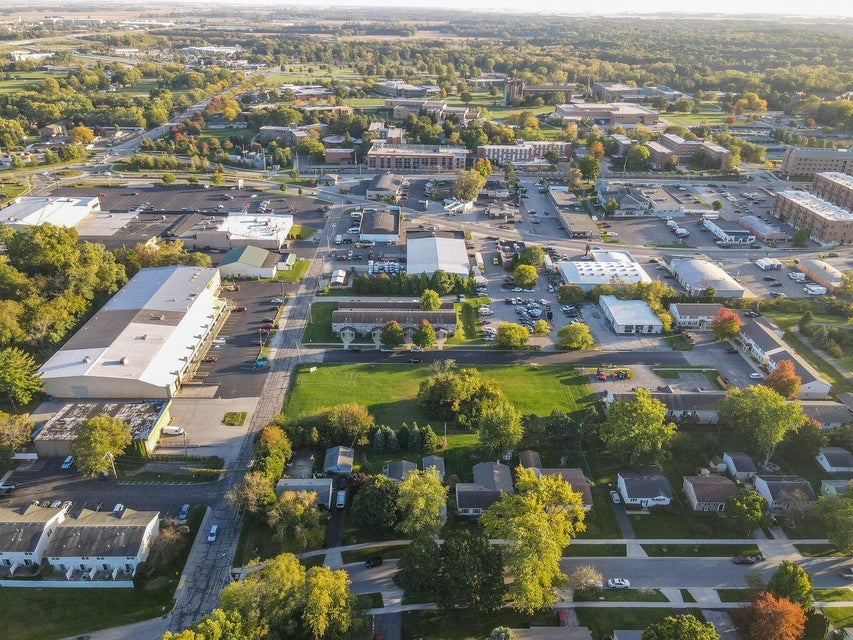 1703 Calumet Avenue, Valparaiso, IN 46383