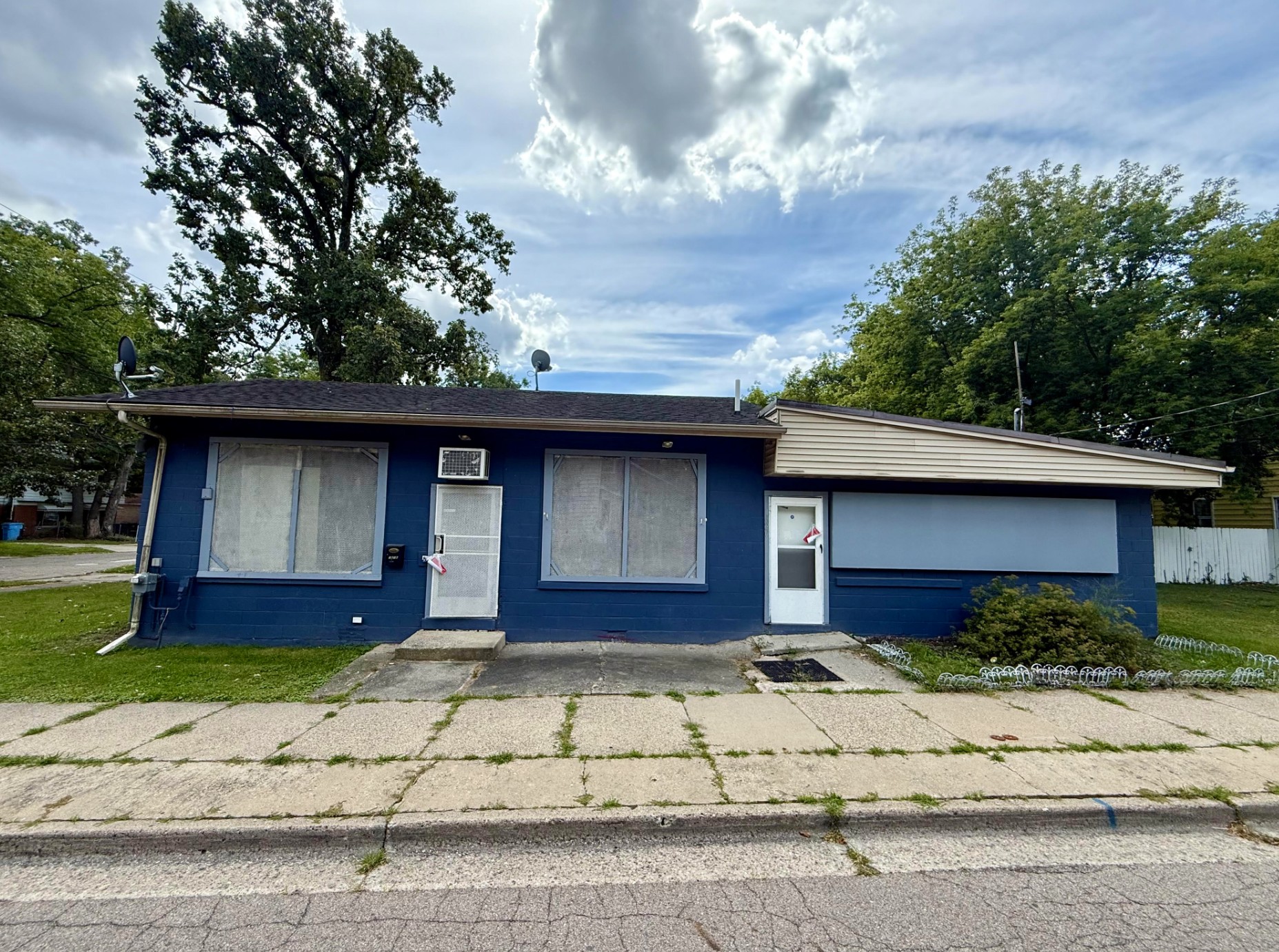 Neighborhood Commercial Building, 1616 Perkins Street, Lansing, MI 48912