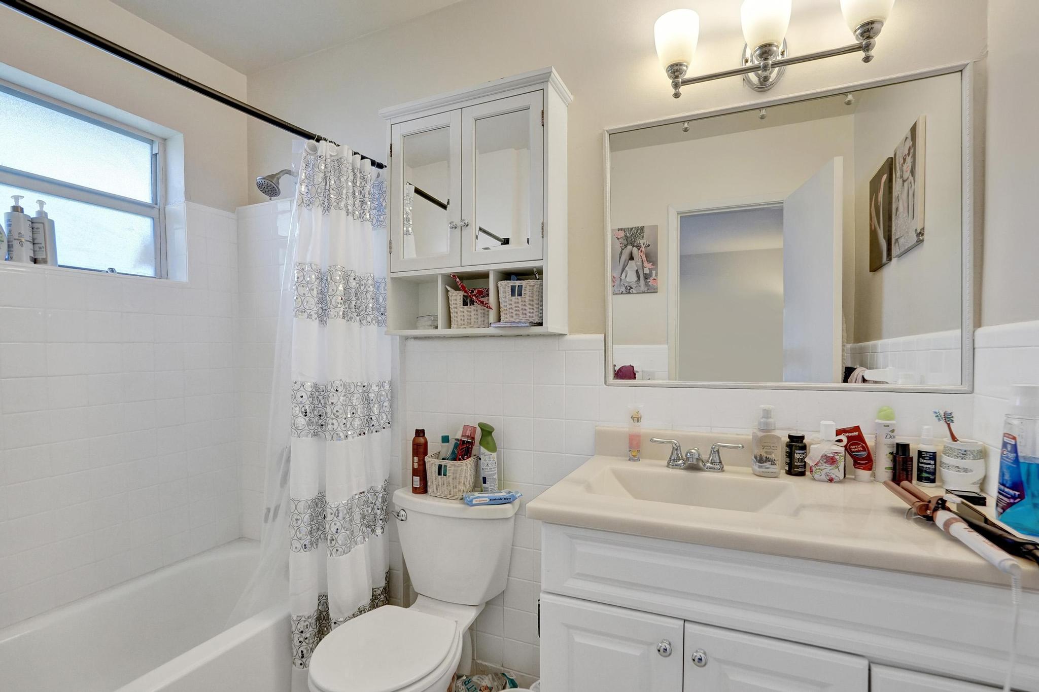 Mutli-Family Six Units with Pool & On-Site Laundry, 2011-2021 Northeast 56th Street, Fort Lauderdale, FL 33308