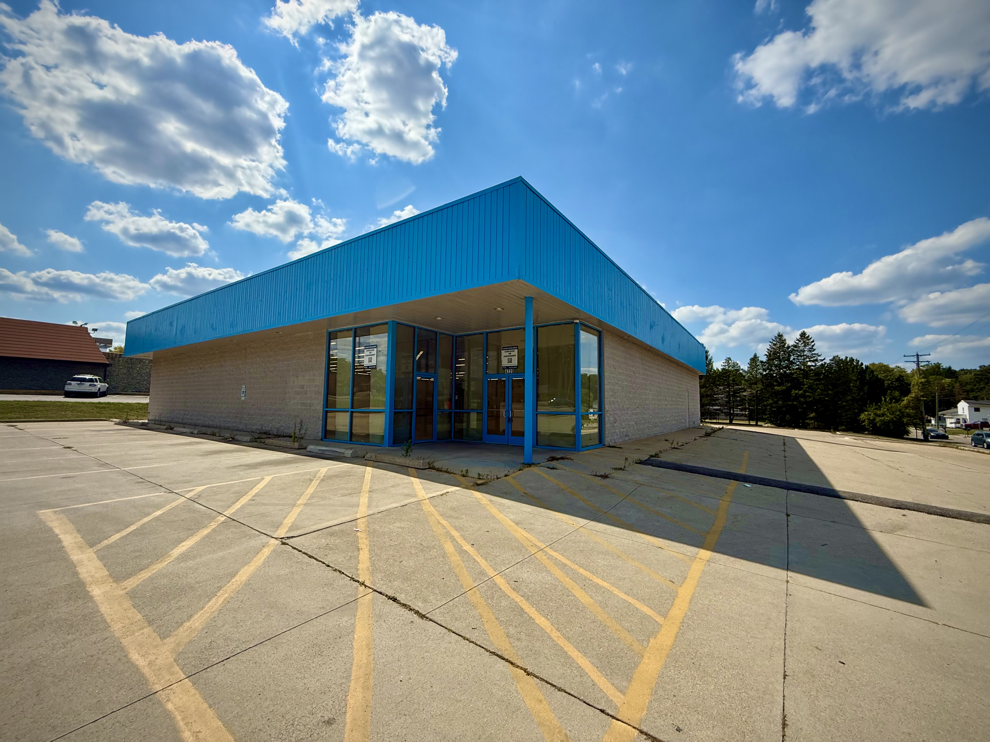 Stand Alone Retail on Signalized Corner Lansing MI, 4220 South Martin Luther King Junior Boulevard, Lansing, MI 48910