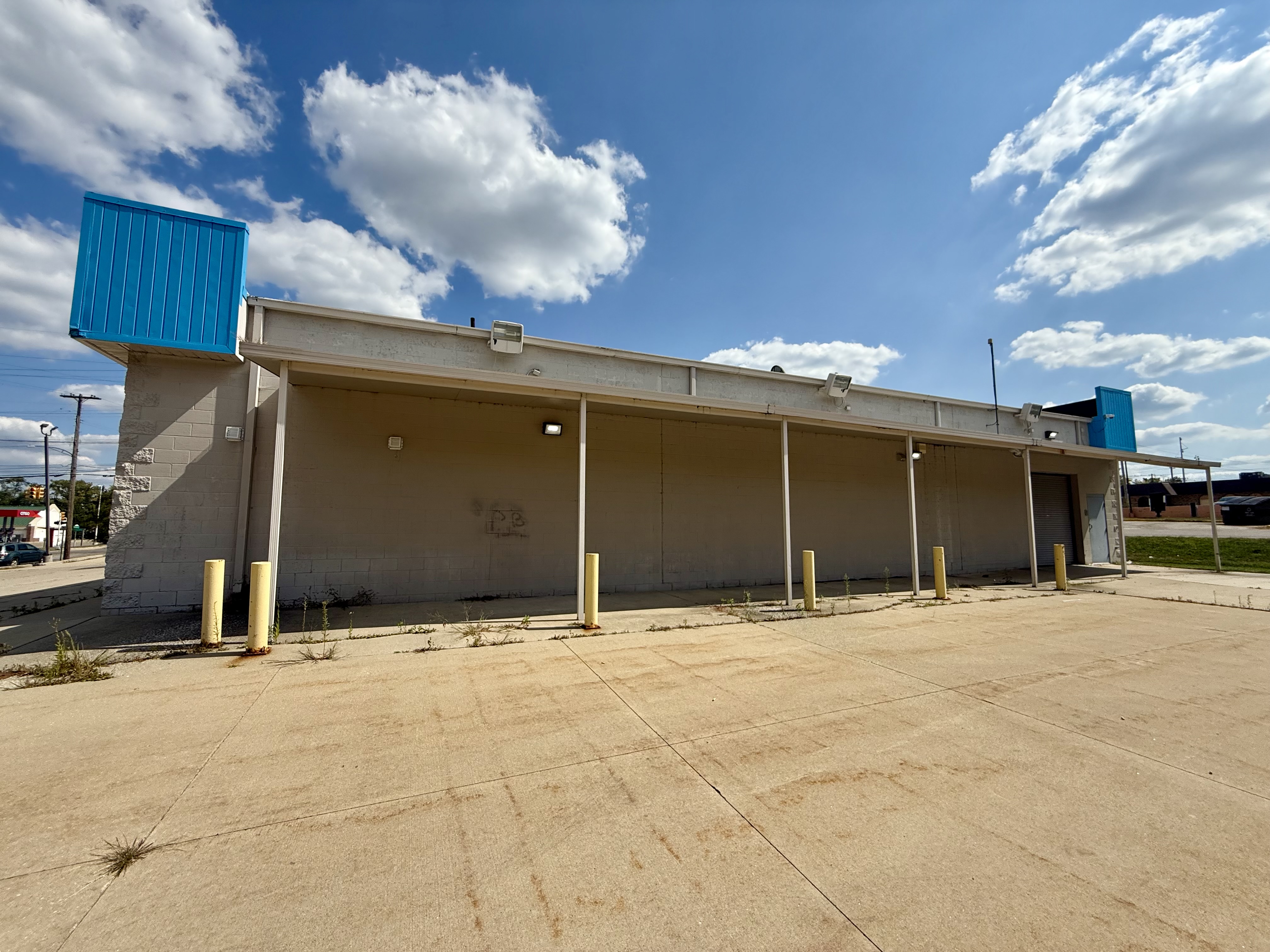 Stand Alone Retail on Signalized Corner Lansing MI, 4220 South Martin Luther King Junior Boulevard, Lansing, MI 48910