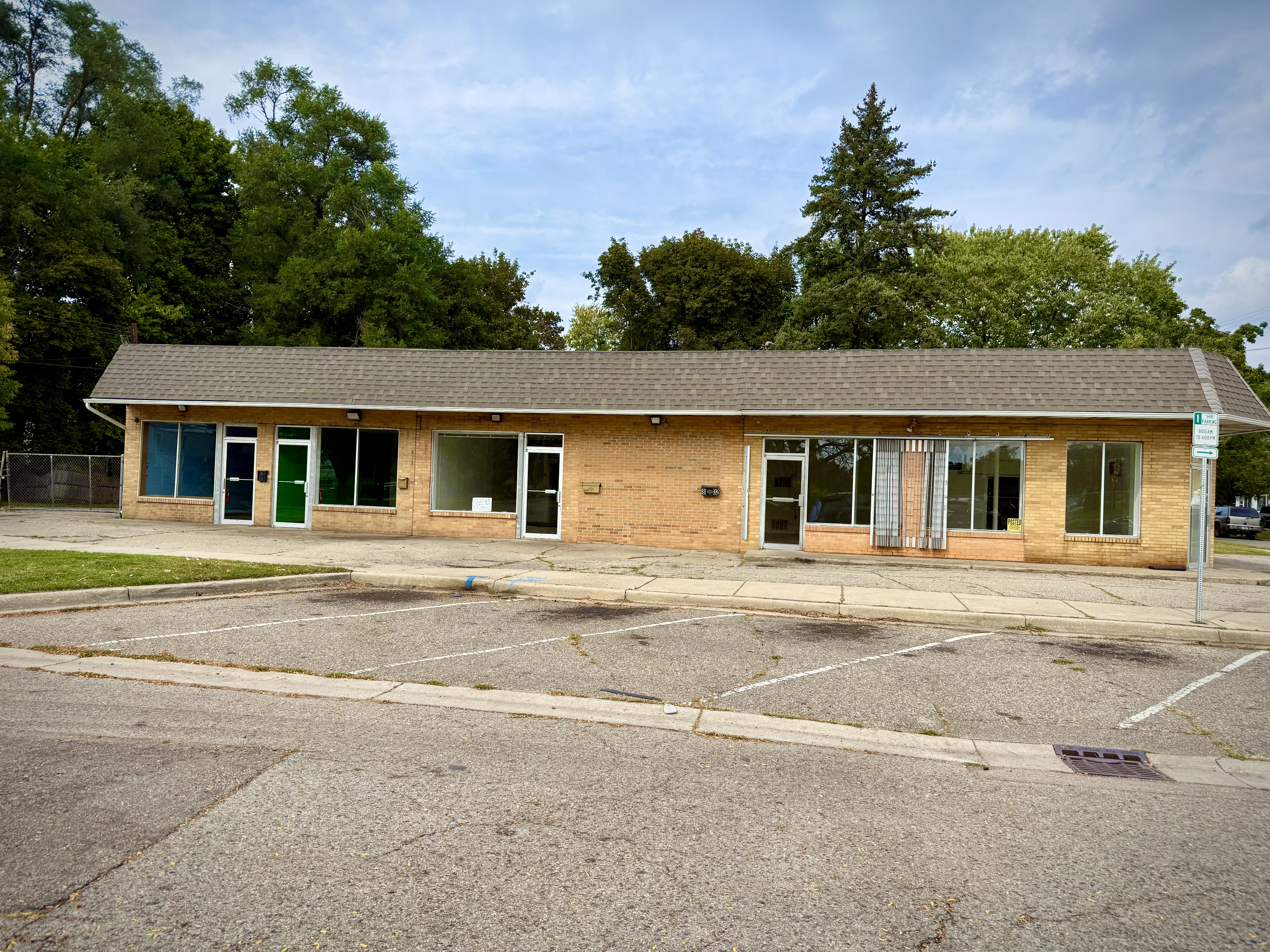 Salon / Barber Suite in North Lansing, 800 West Willow Street, Lansing, MI 48906