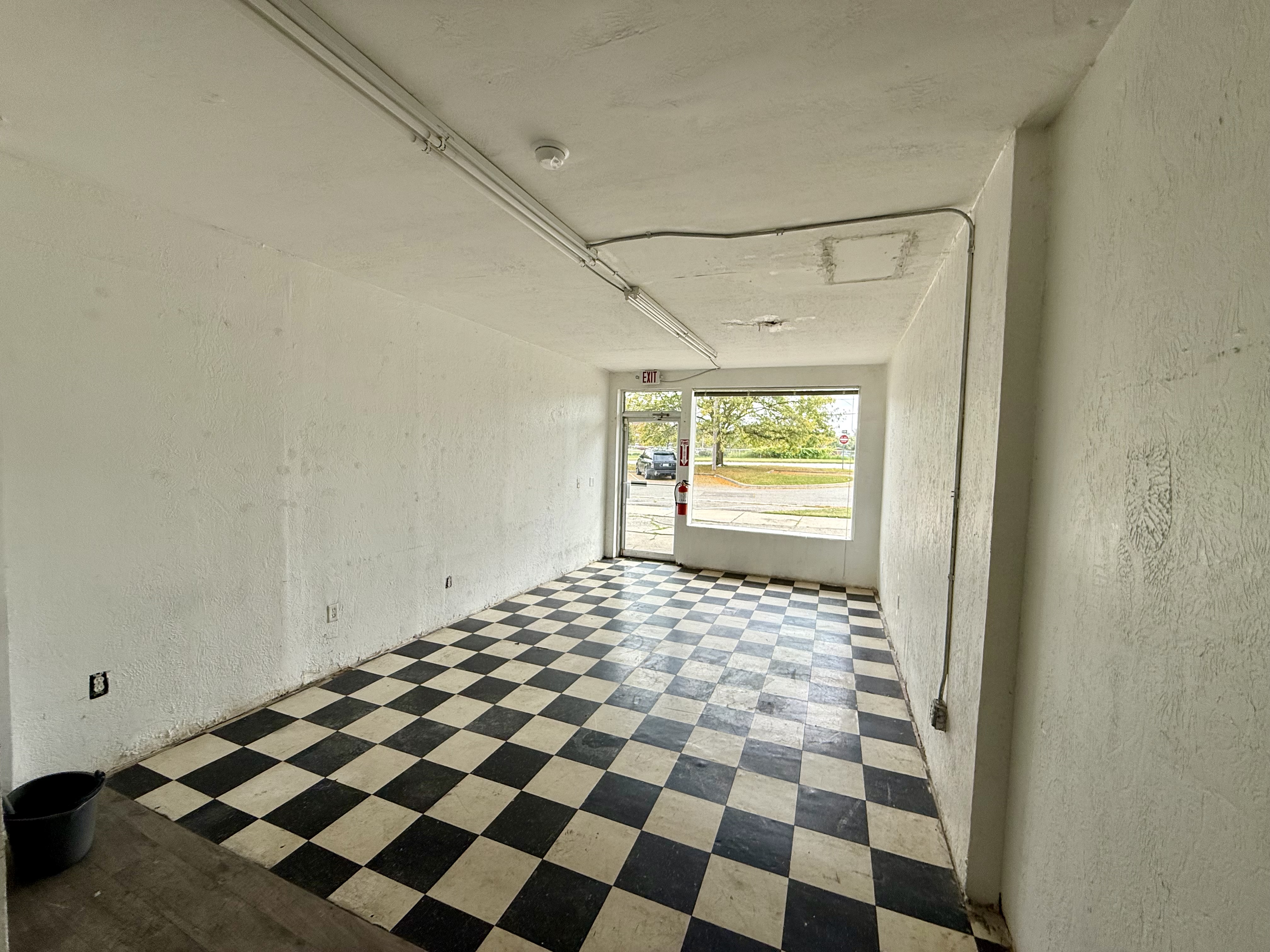 Salon / Barber Suite in North Lansing, 800 West Willow Street, Lansing, MI 48906