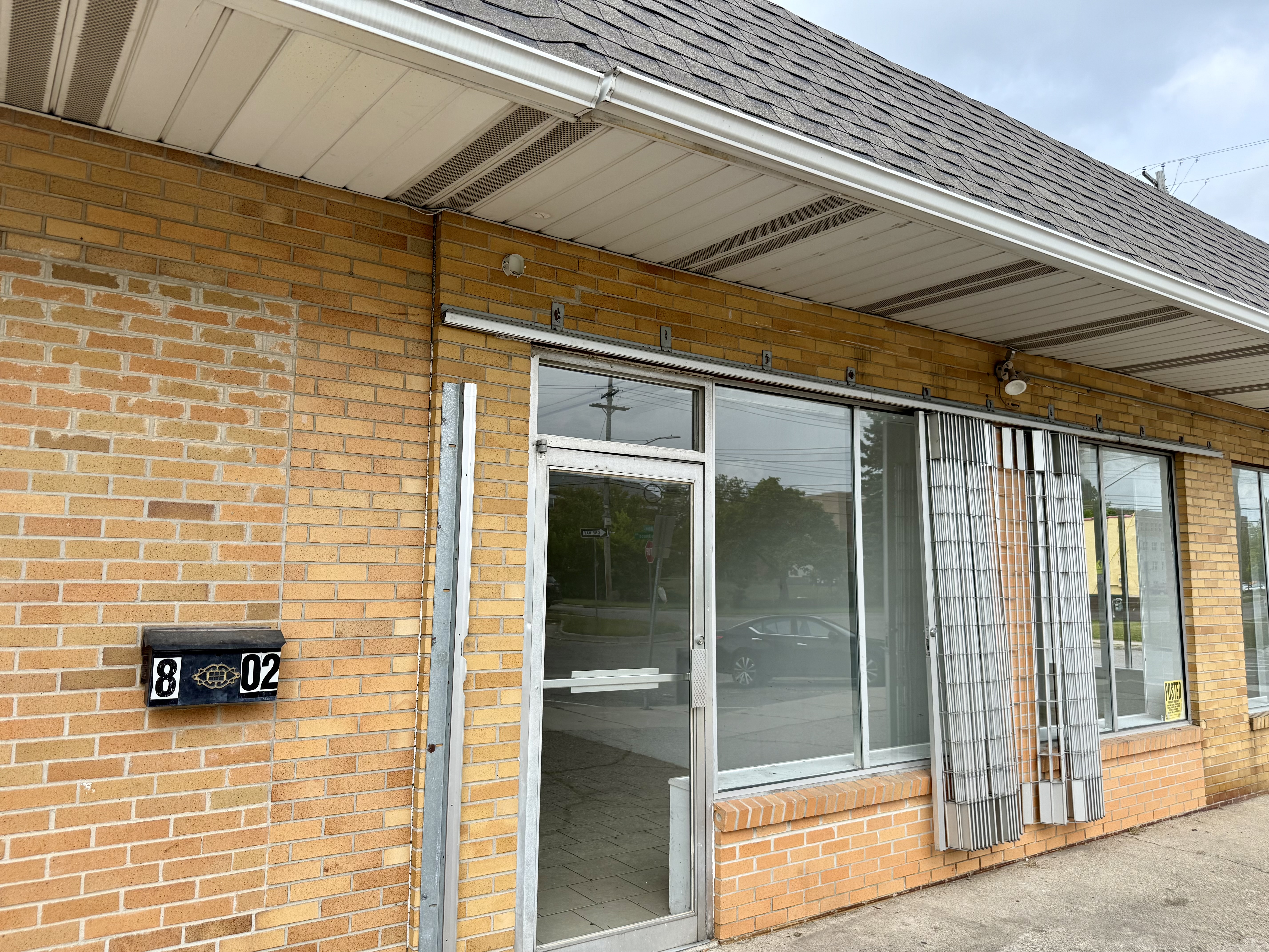 Salon / Barber Suite in North Lansing, 800 West Willow Street, Lansing, MI 48906