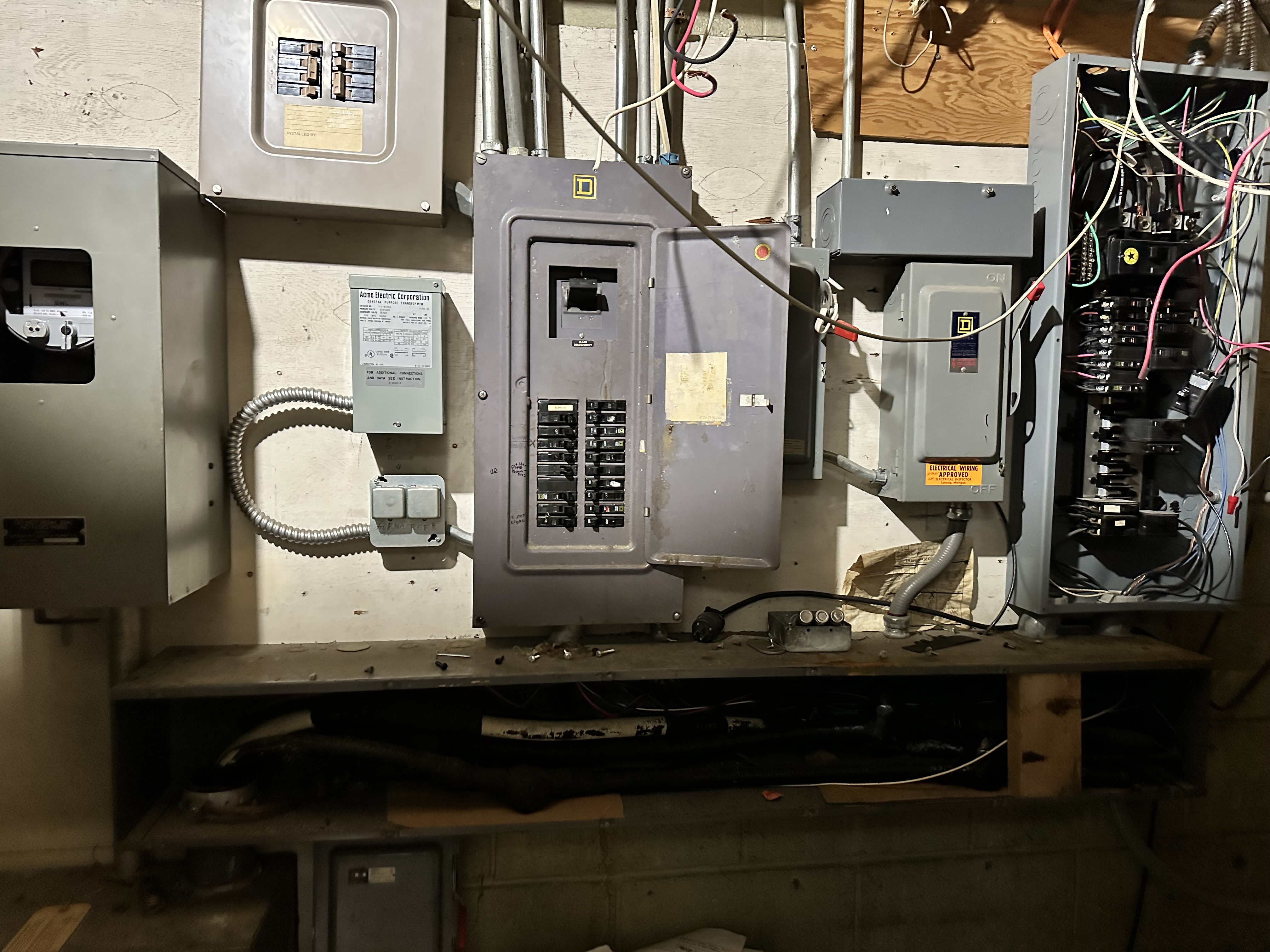 Office Warehouse For Lease, 2703 Turner Road, Lansing, MI 48906