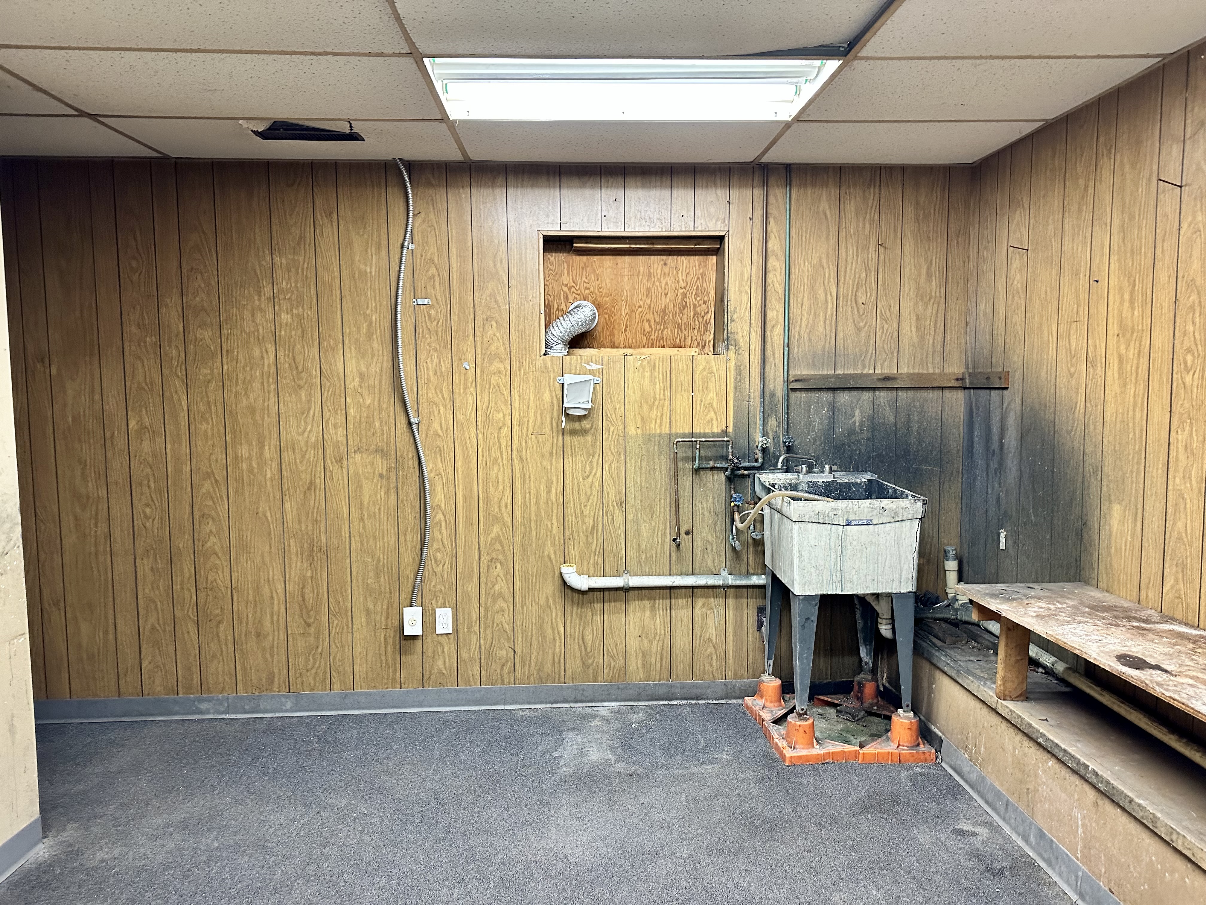 Office Warehouse For Lease, 2703 Turner Road, Lansing, MI 48906