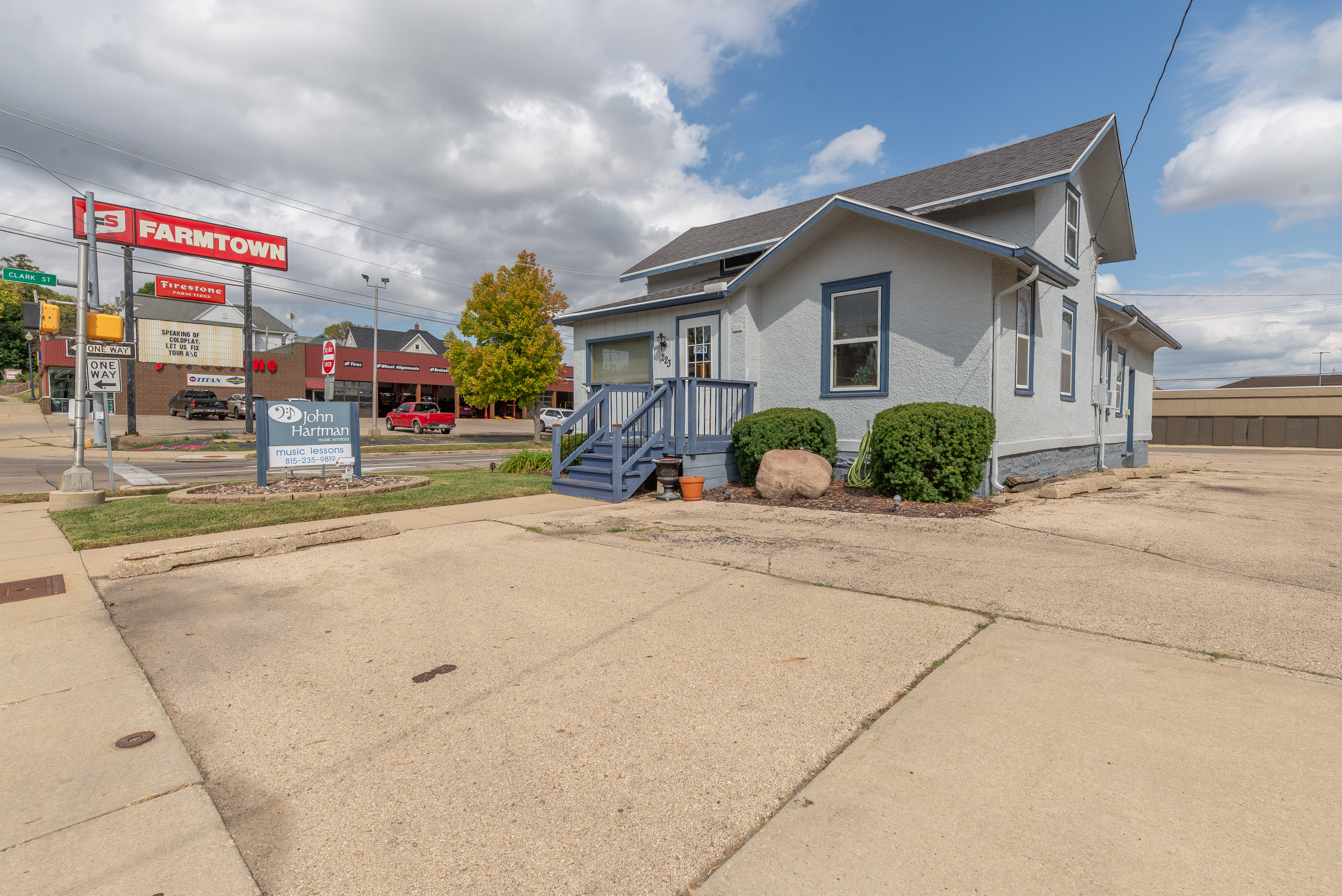 223 North Galena Avenue, Freeport, IL 61032