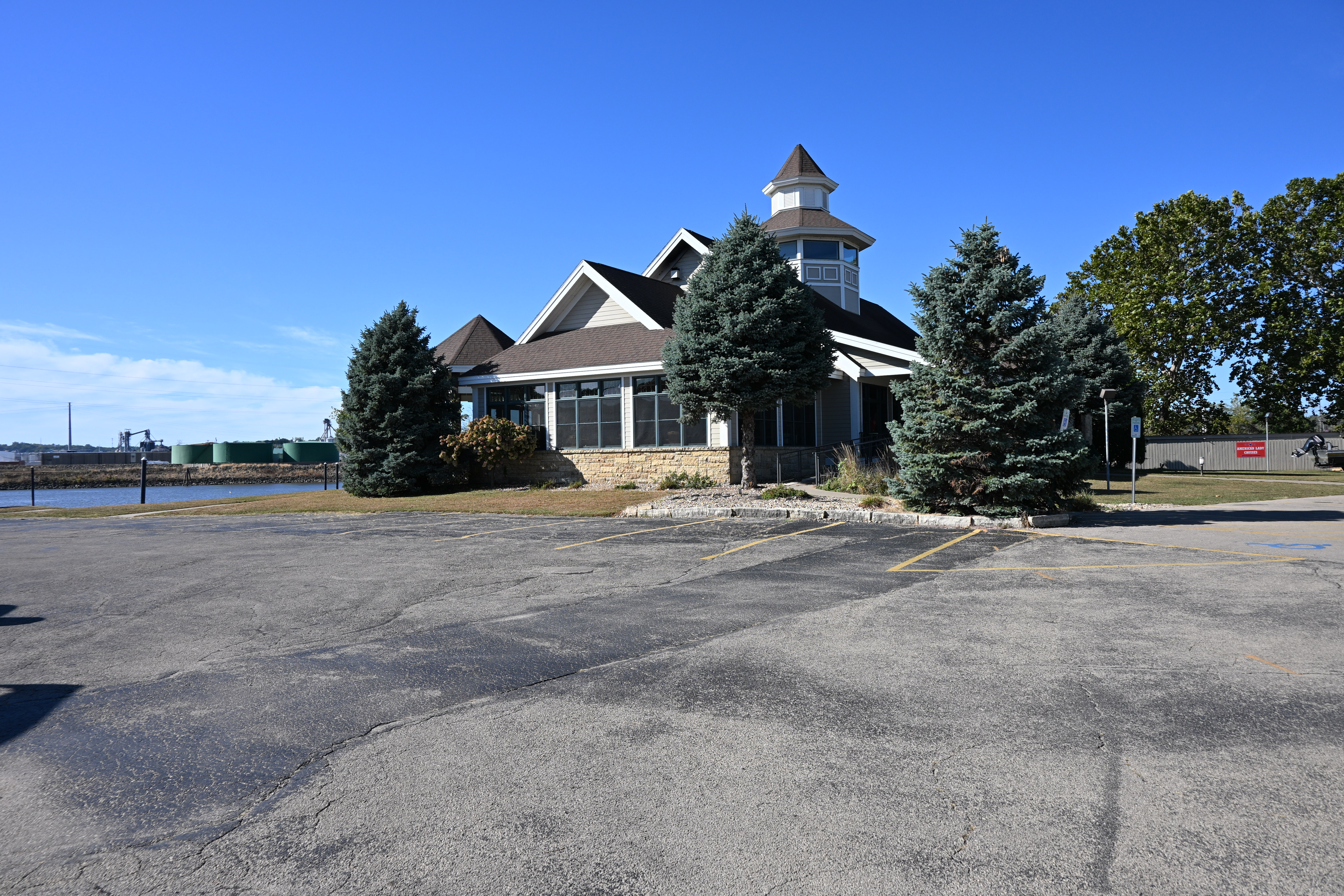 1630 East 16th Street, Dubuque, IA 52001