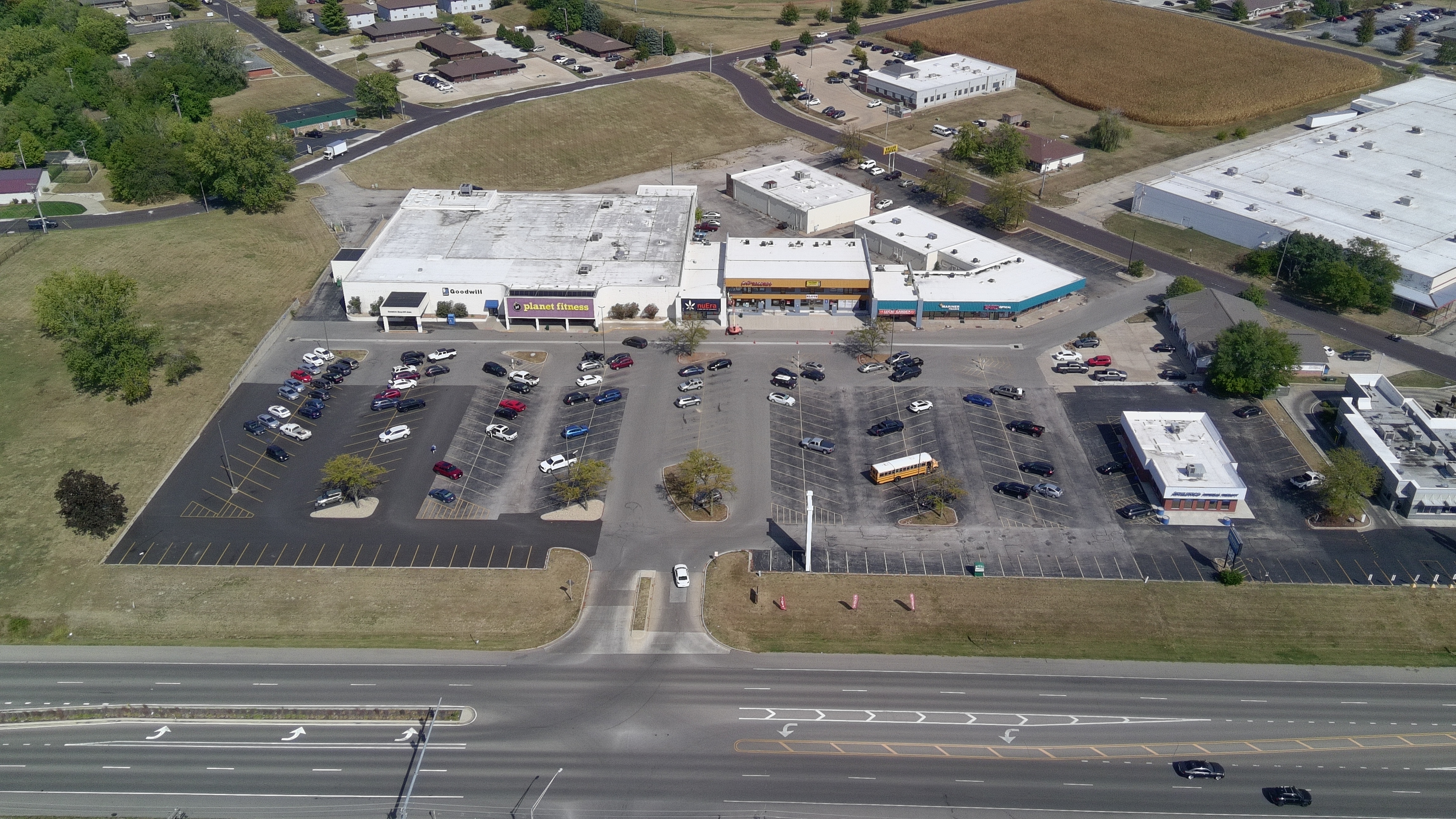 3245 Court St, 3245 Court Street, Pekin, IL 61554