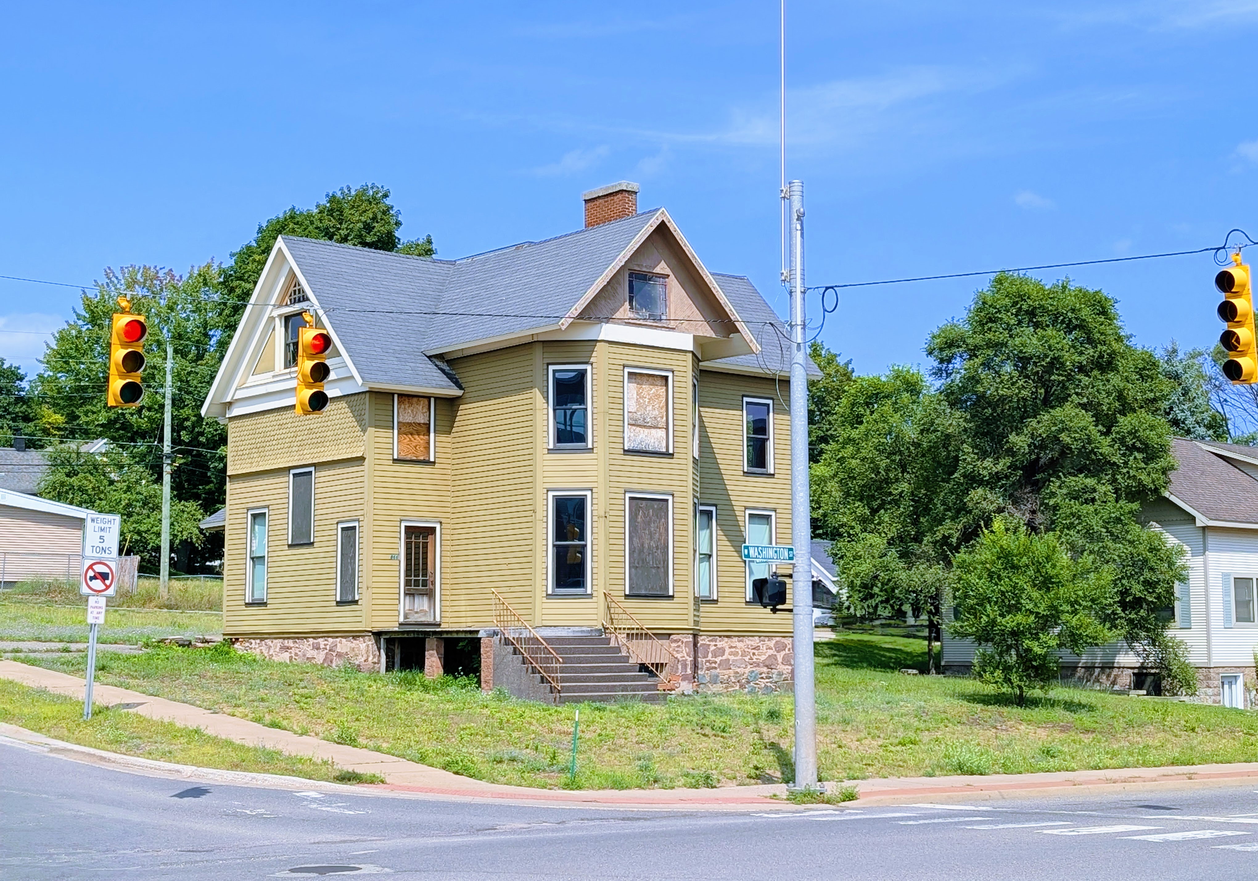 866 West Washington Street, Marquette, MI 49855