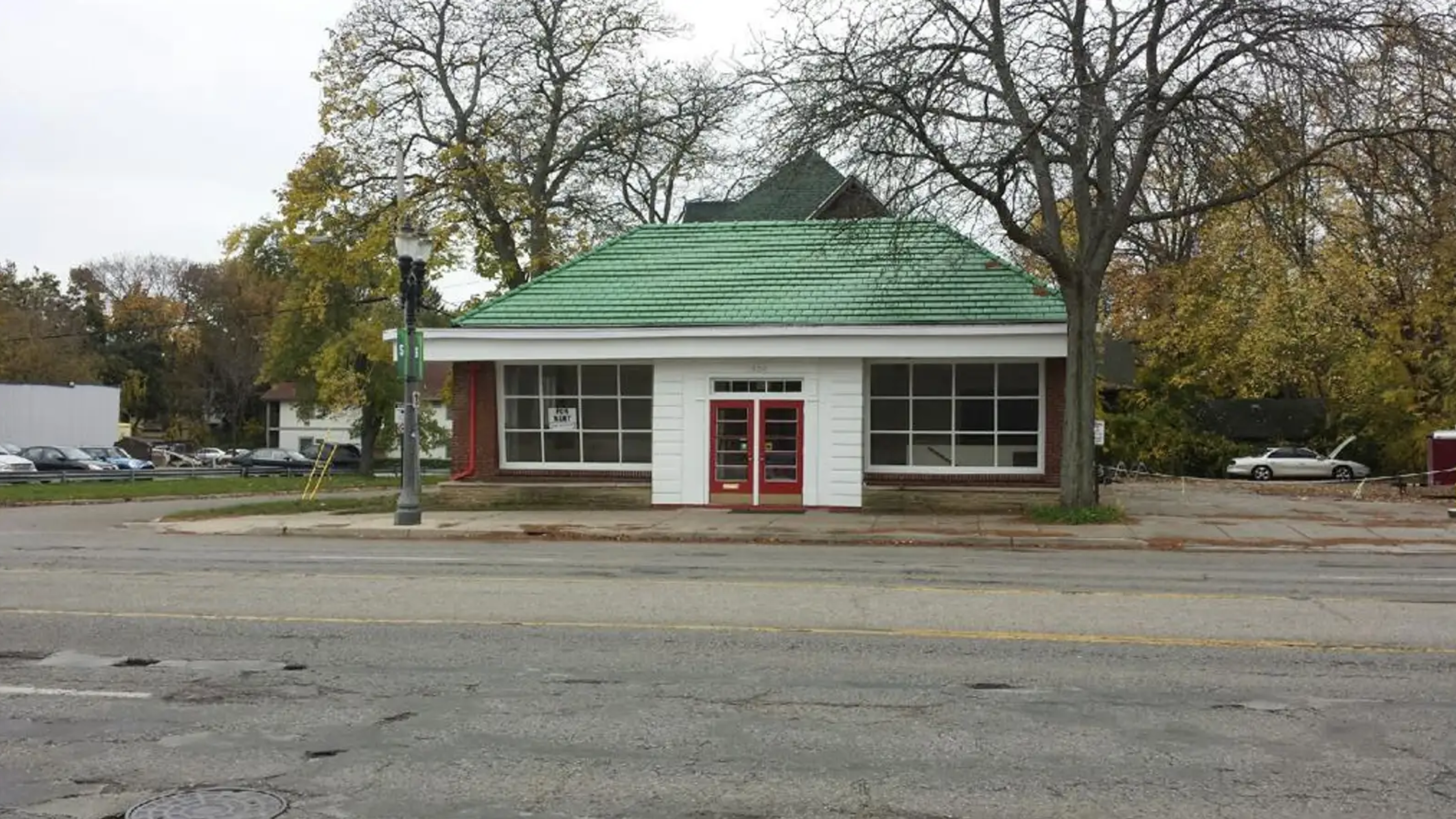 1824 East Michigan Avenue, Lansing, MI 48912