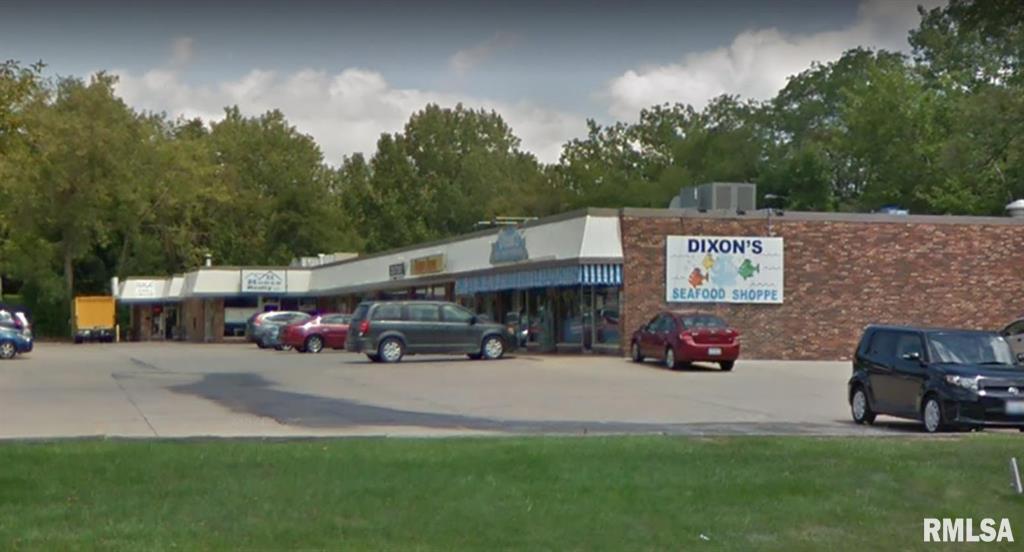 6926 N University St, 6926 North University Street, Peoria, IL 61614