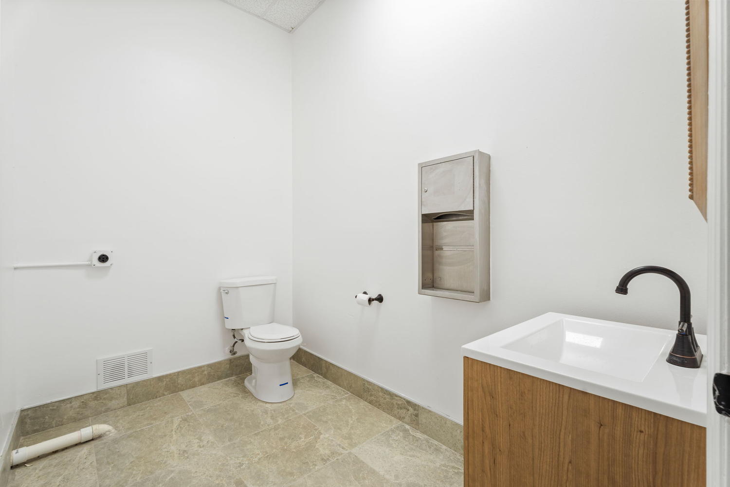 1120 Village Lakes Boulevard, Lehigh Acres, FL 33972