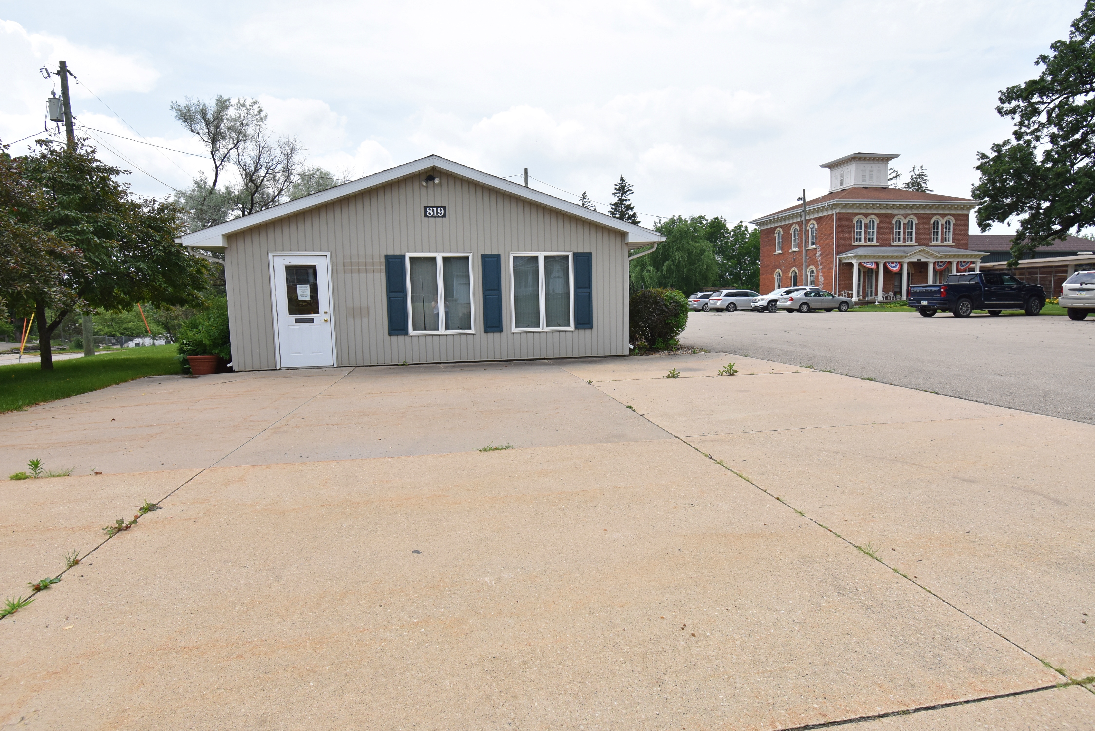 819 1st Street East, Independence, IA 50644