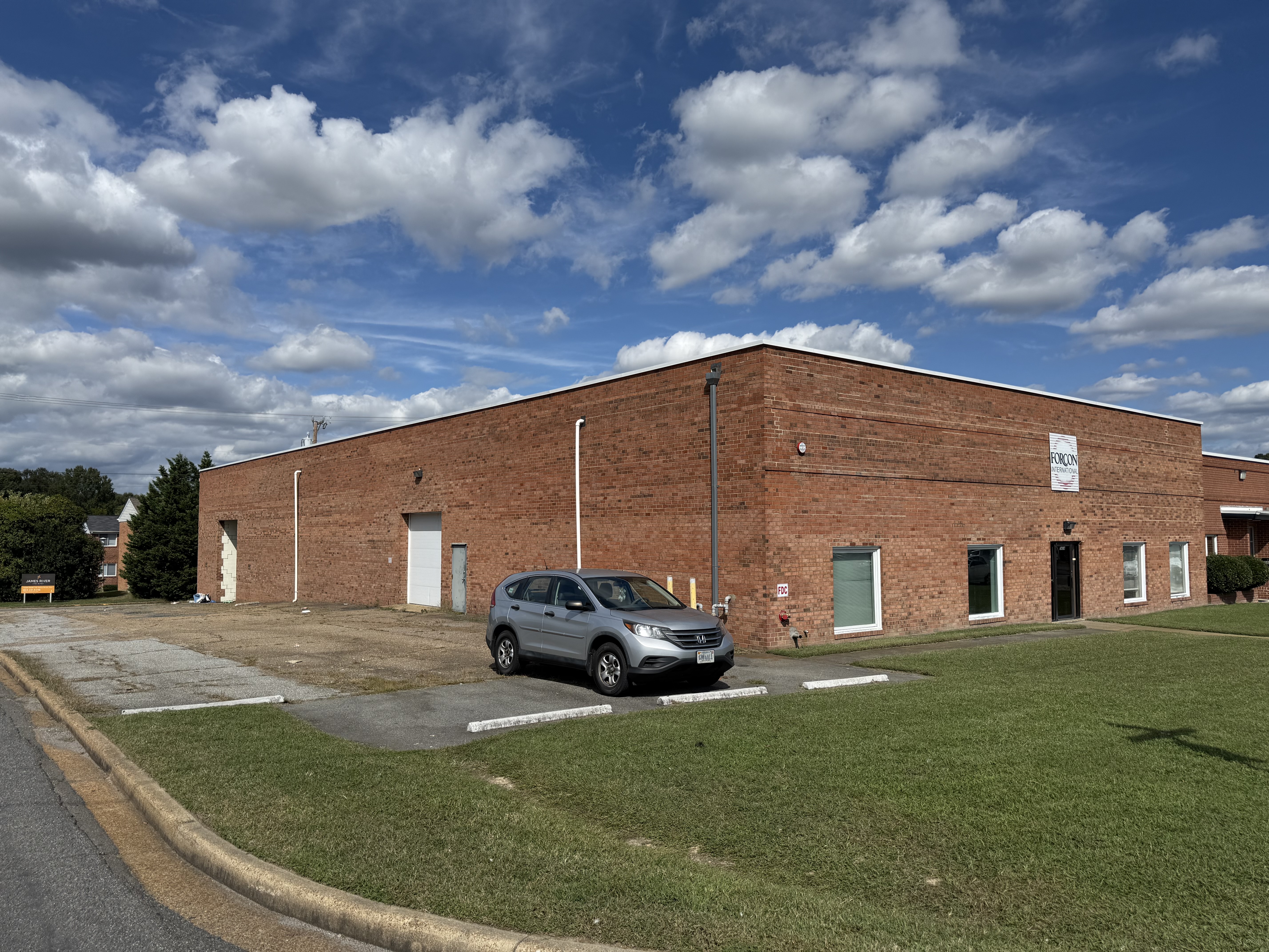 5424-5428 Distributor Dr.