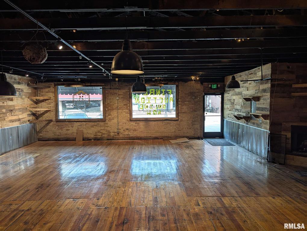 122 N Main St, 122 North Main Street, Washington, IL 61571