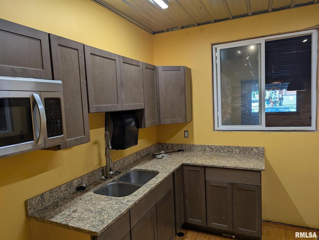 122 N Main St, 122 North Main Street, Washington, IL 61571