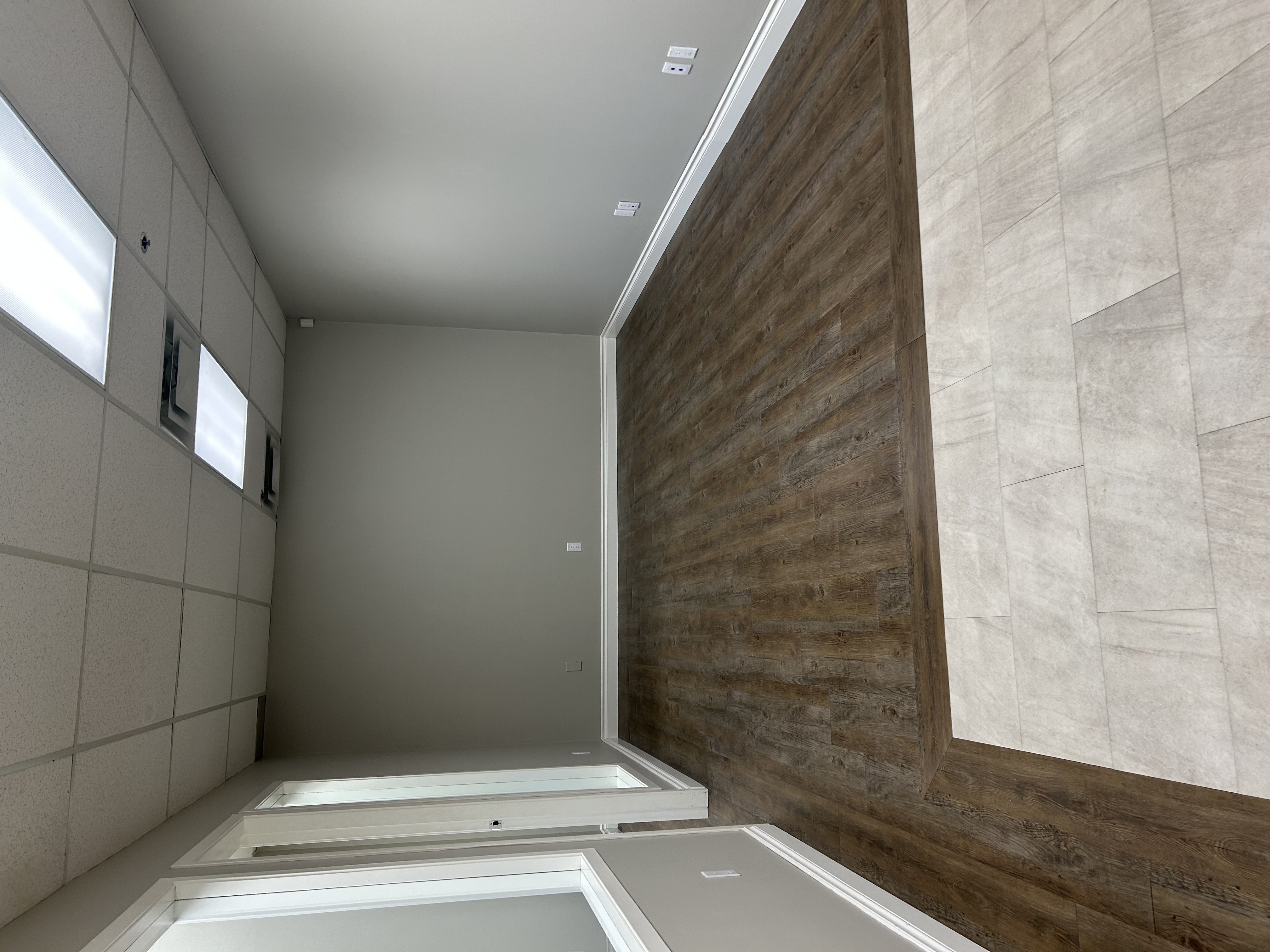 31935 South Fraser Way, Abbotsford, BC V2T, Canada