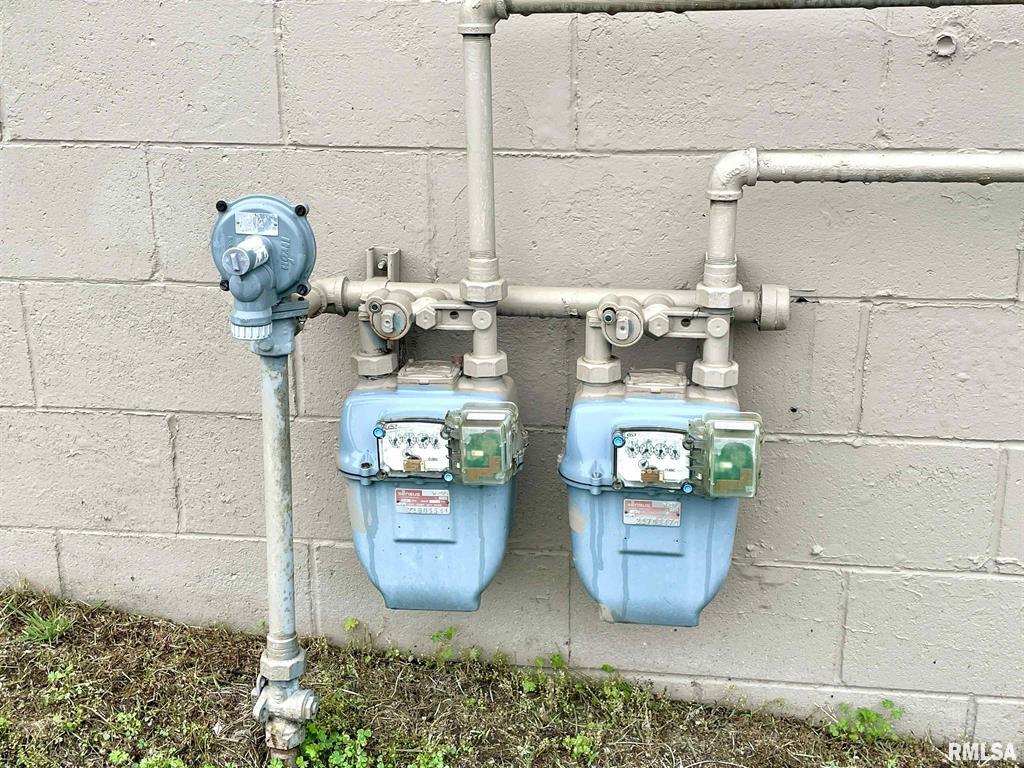 930 South 2nd Street, Pekin, IL 61554