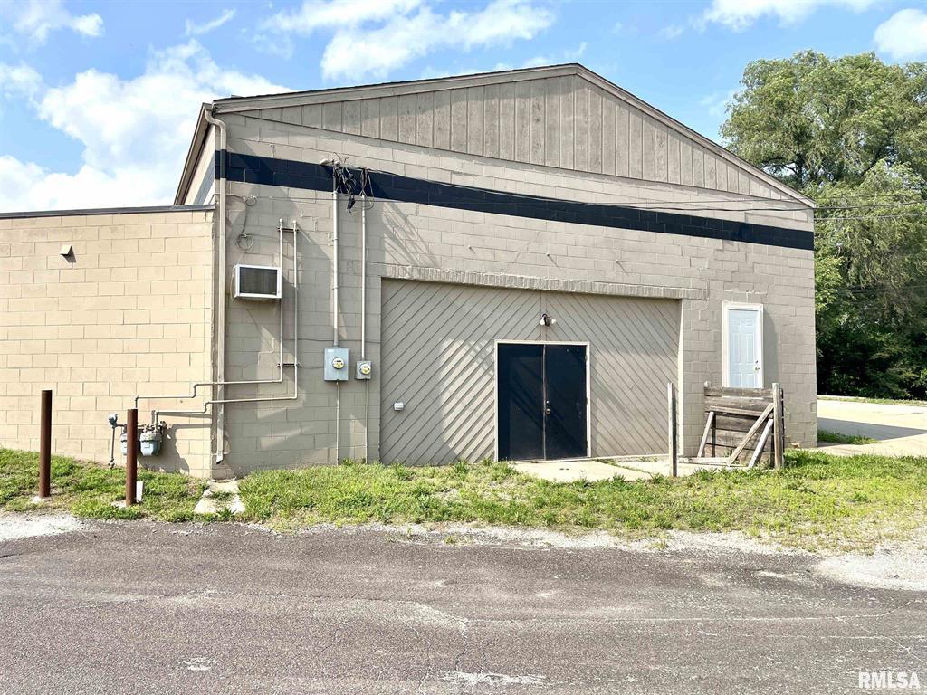 930 South 2nd Street, Pekin, IL 61554