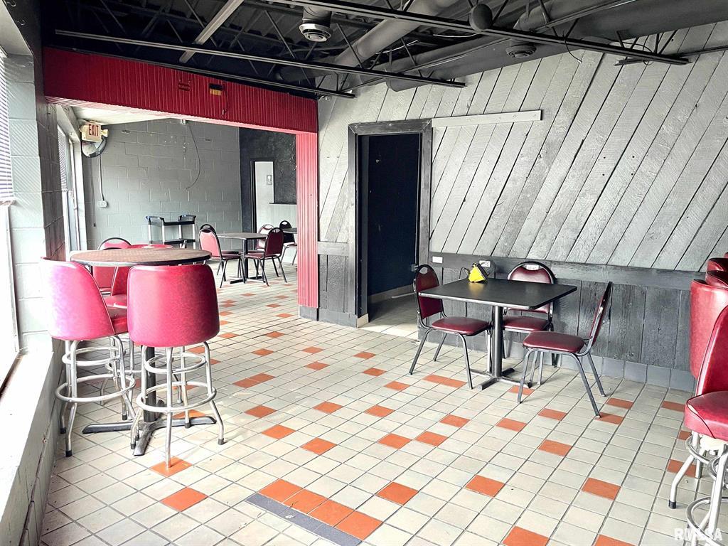 930 South 2nd Street, Pekin, IL 61554