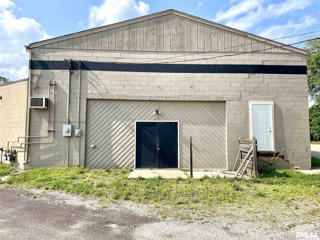 930 South 2nd Street, Pekin, IL 61554
