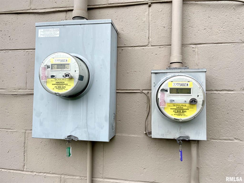 930 South 2nd Street, Pekin, IL 61554