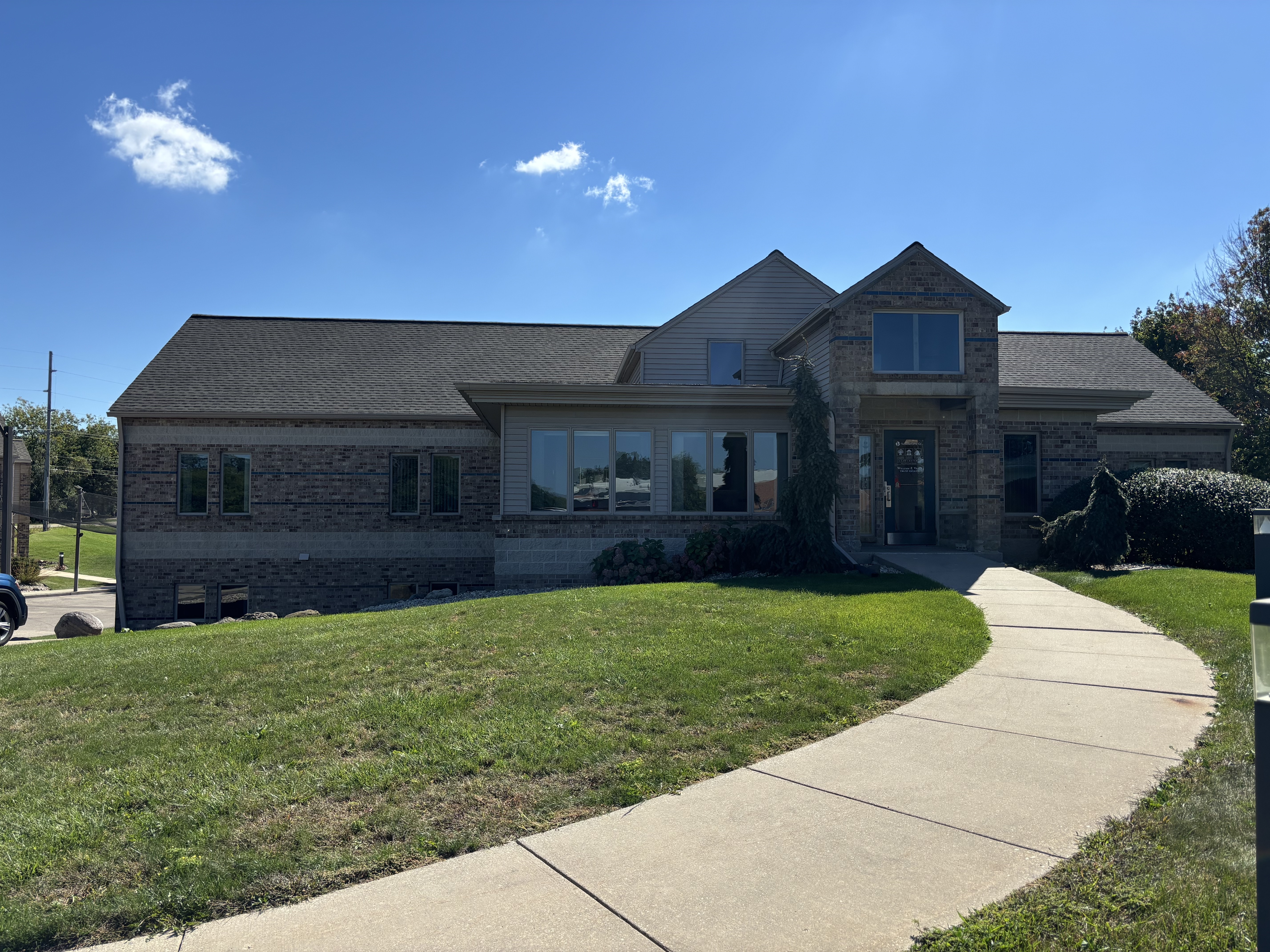 602 Pleasant Oak Drive, Oregon, WI 53575