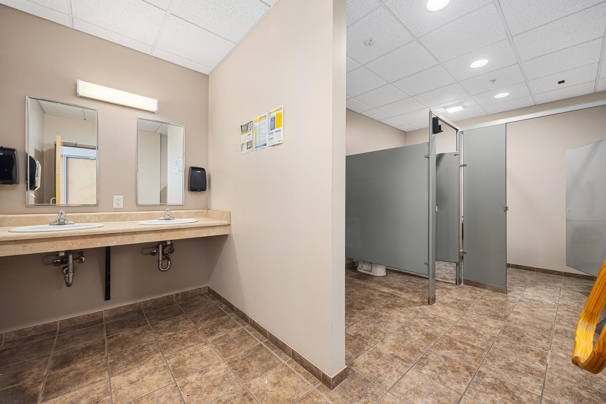 6533 North Galena Road, Peoria, IL 61614