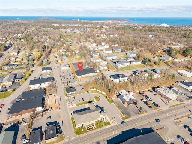 1009 West Ridge Street, Marquette, MI 49855