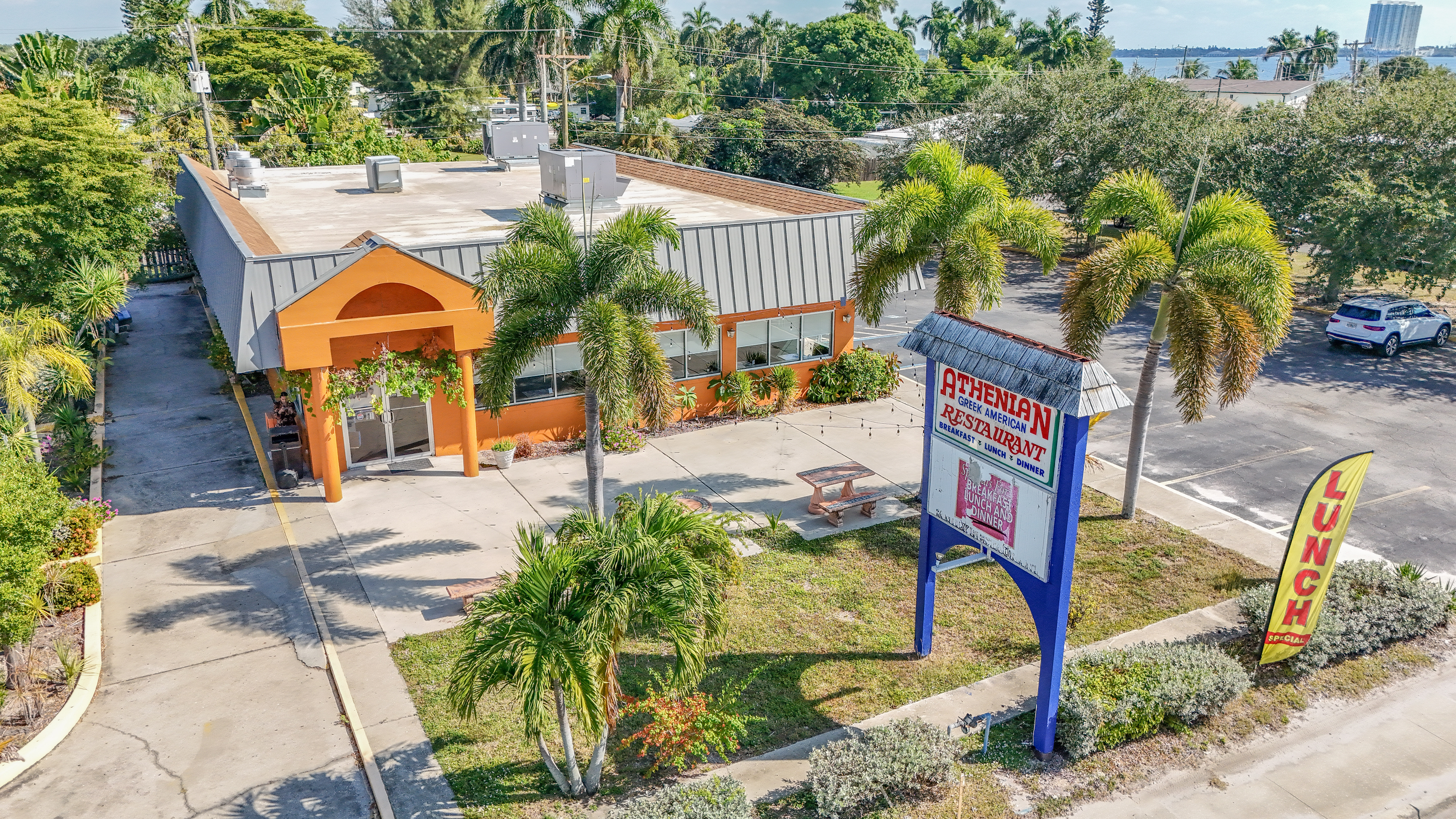 1130 North Tamiami Trl Ft North, North Fort Myers, FL 33903