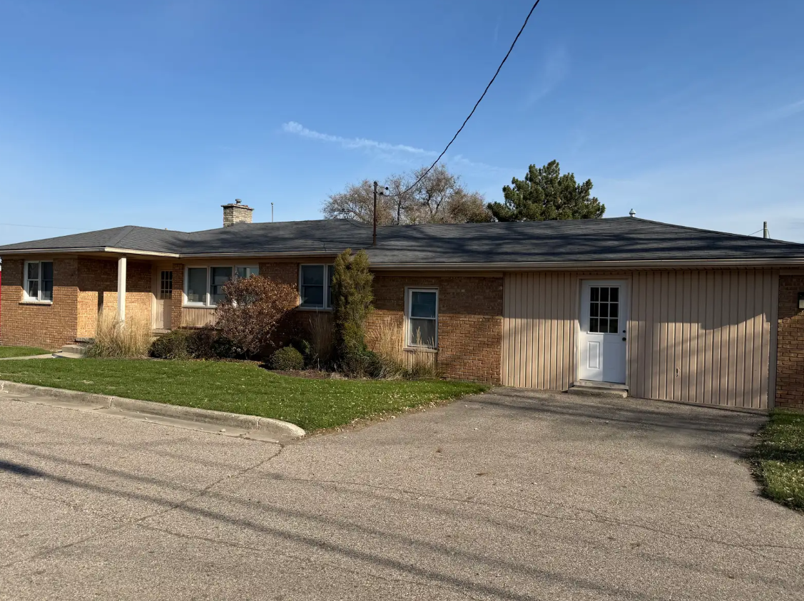 6141 Aurelius Road, Lansing, MI 48911