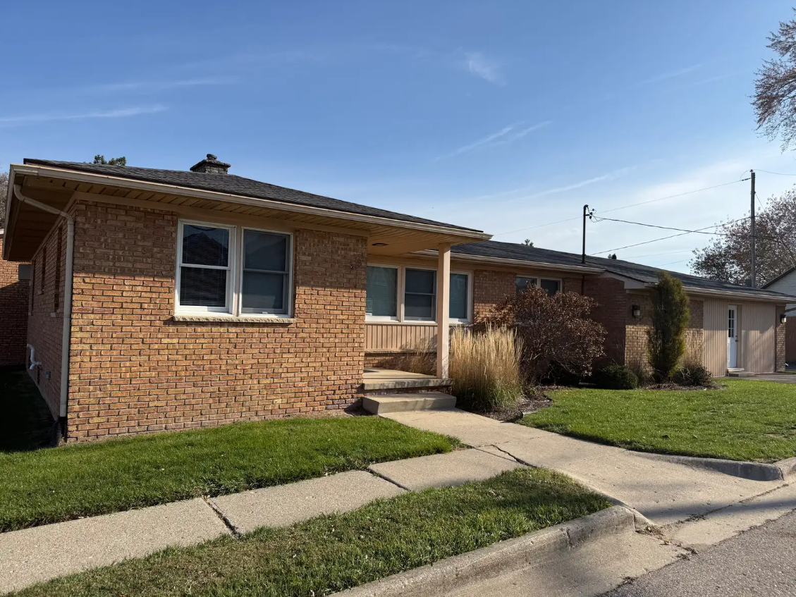 6141 Aurelius Road, Lansing, MI 48911