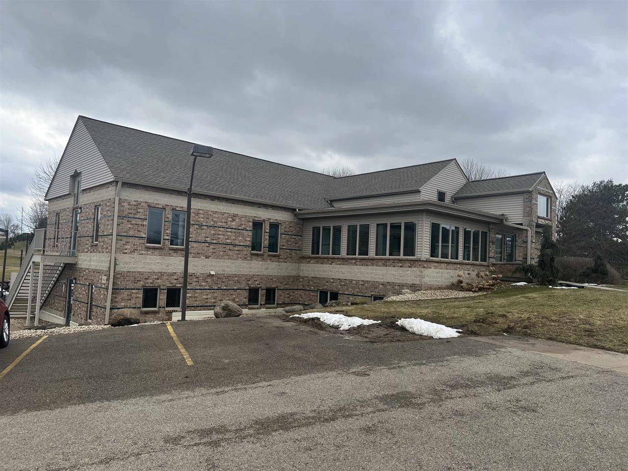 602 Pleasant Oak Drive, Oregon, WI 53575