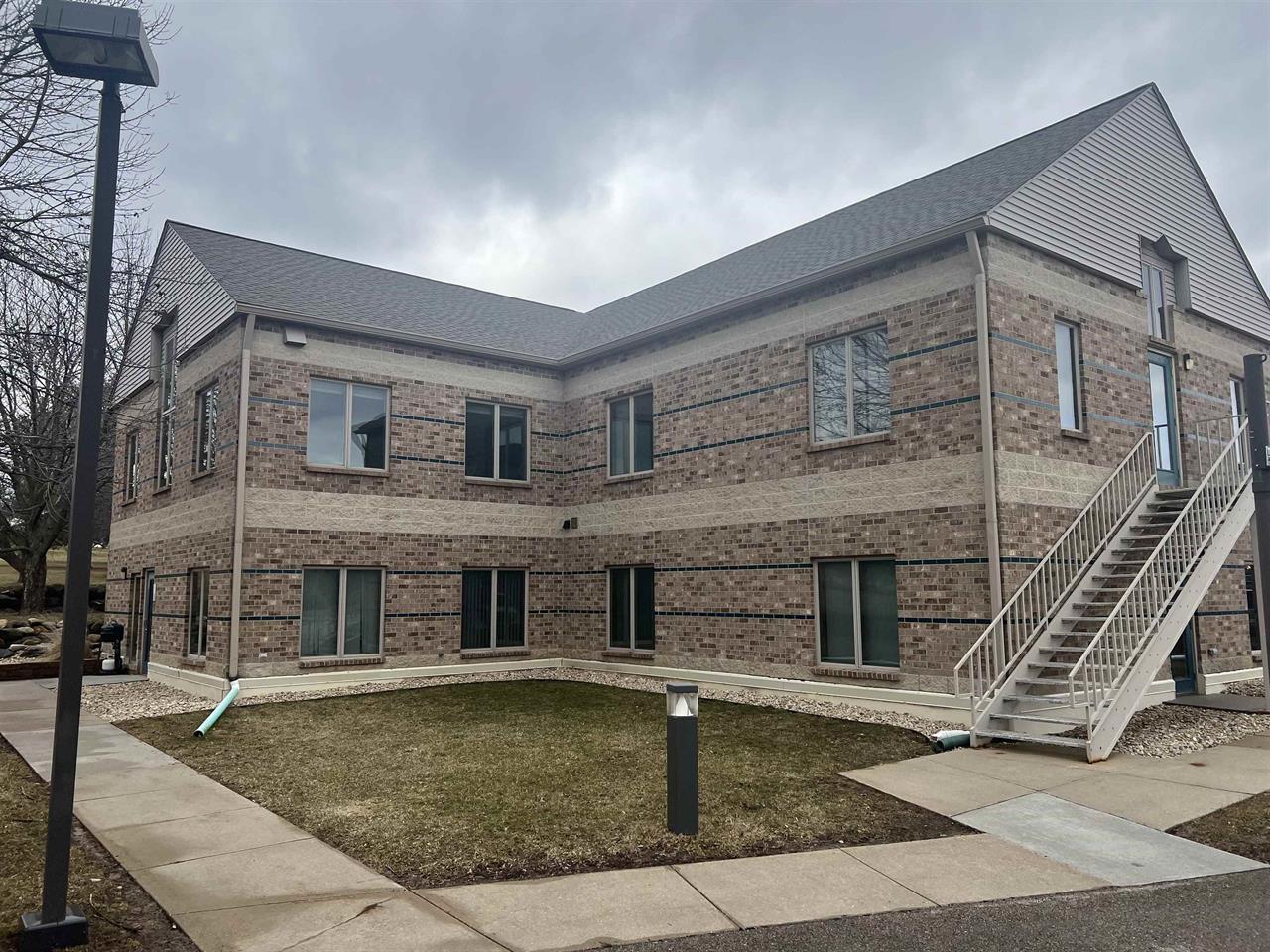 602 Pleasant Oak Drive, Oregon, WI 53575