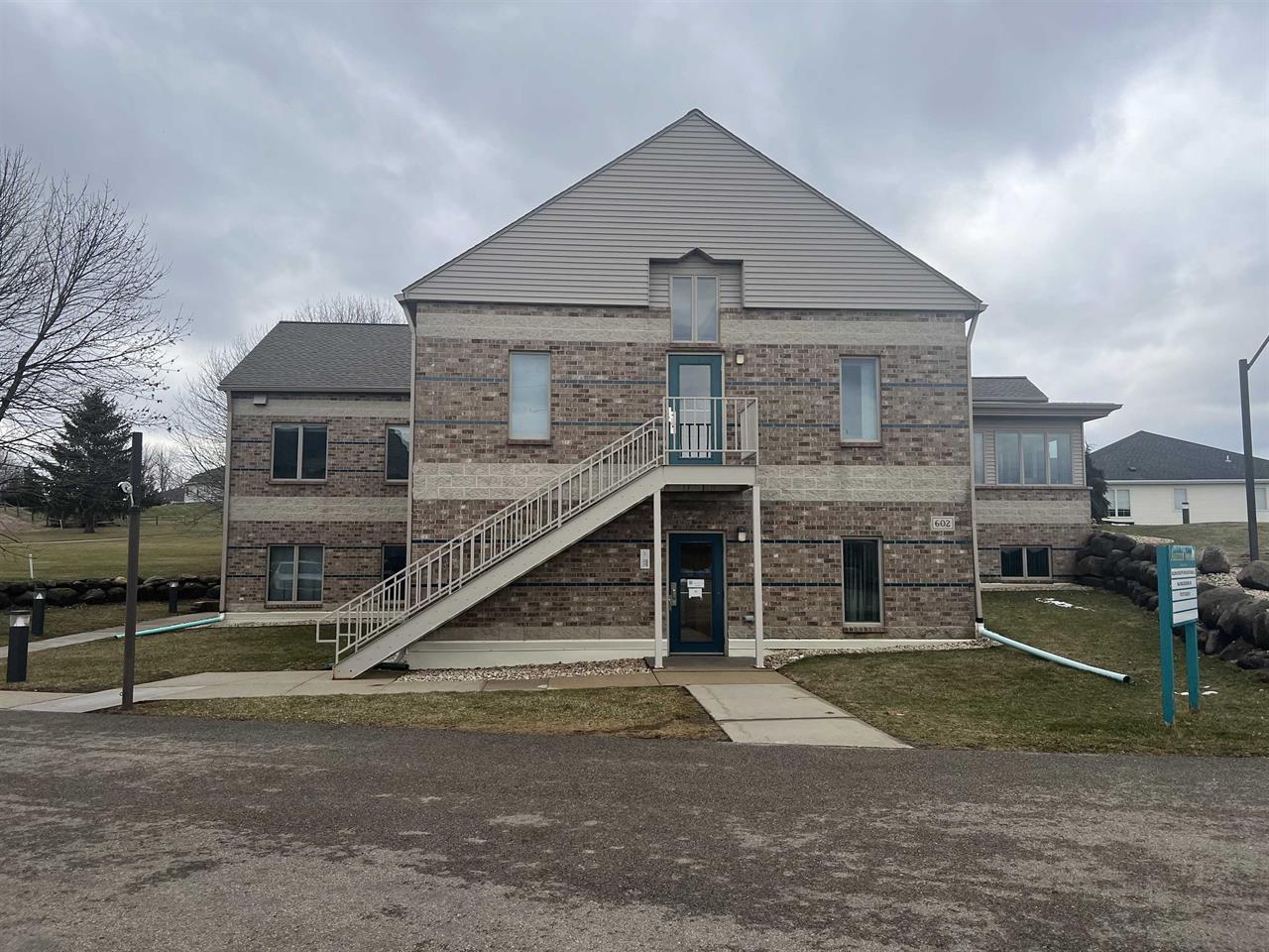 602 Pleasant Oak Drive, Oregon, WI 53575