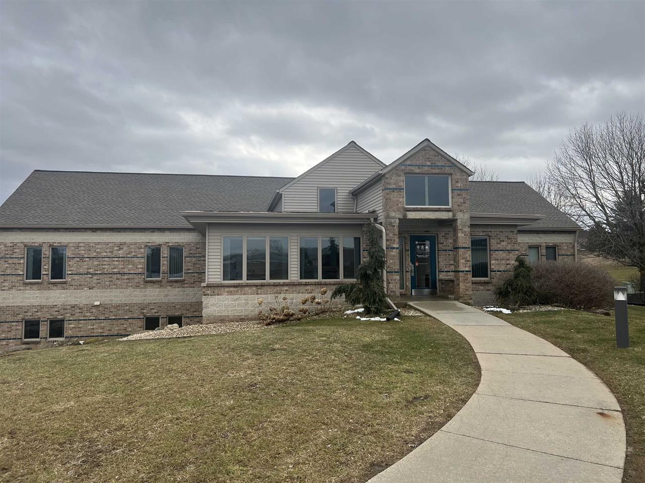 602 Pleasant Oak Drive, Oregon, WI 53575