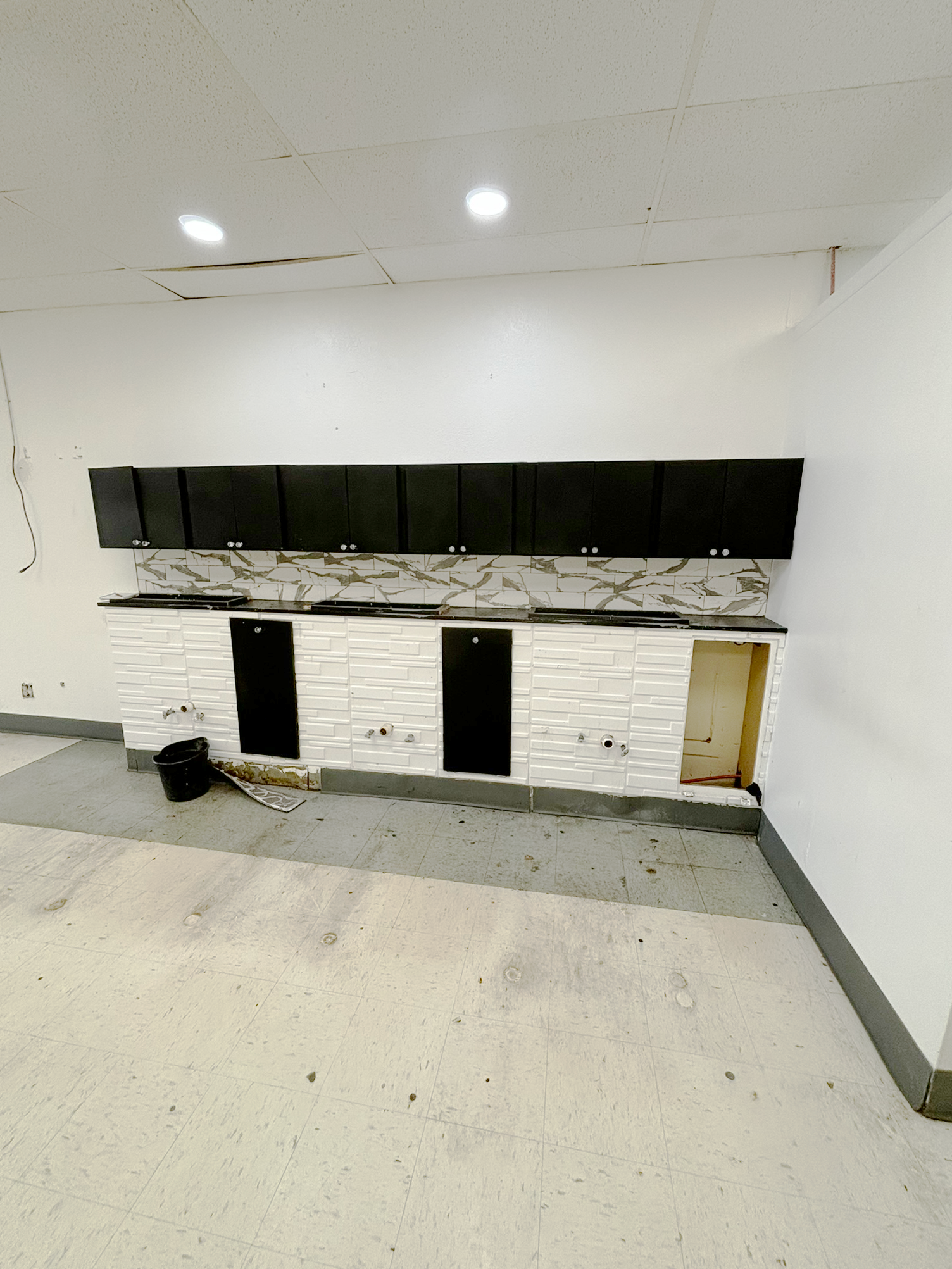 27043 - 27107 Chardon Road, Richmond Heights, OH 44143