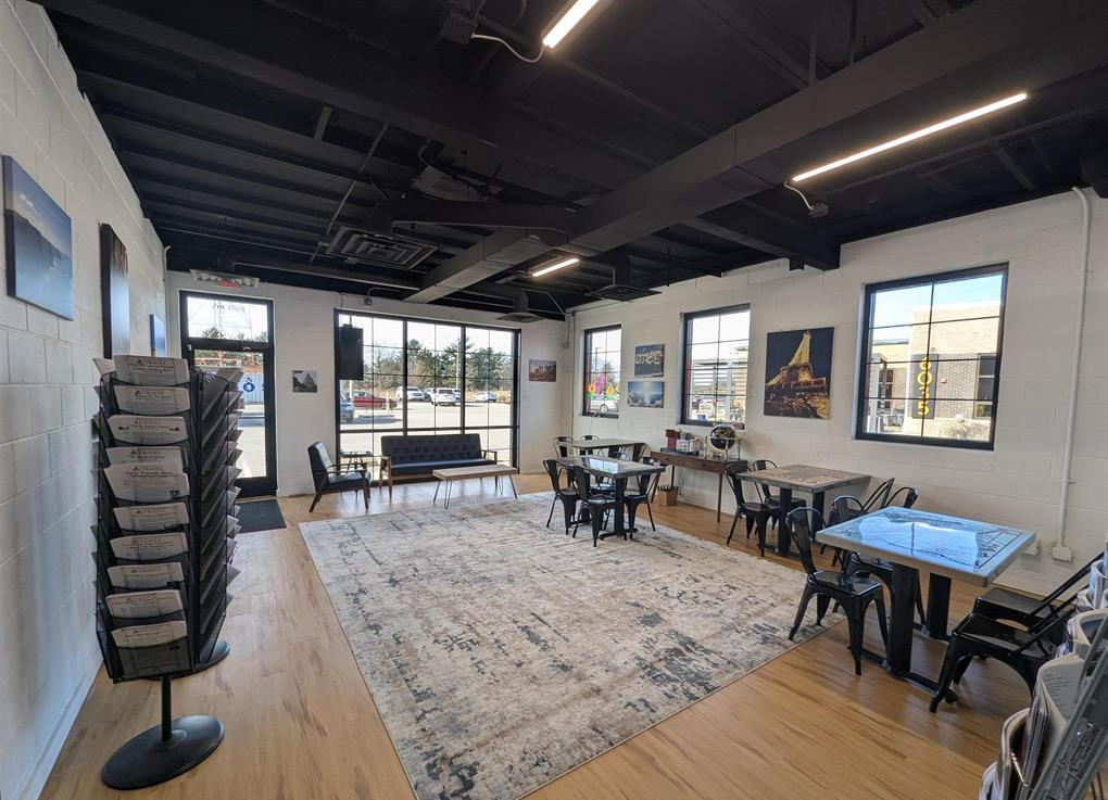 6035 Knoxville Avenue, Peoria, IL 61614