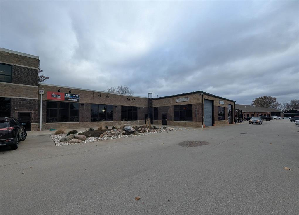 6035 Knoxville Avenue, Peoria, IL 61614