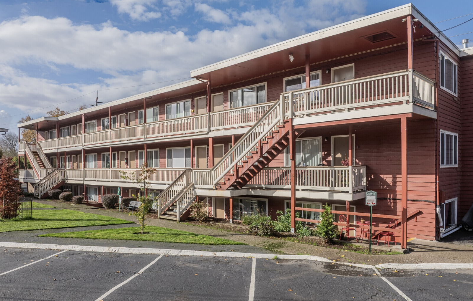 Willamette Terrace - 121 Units